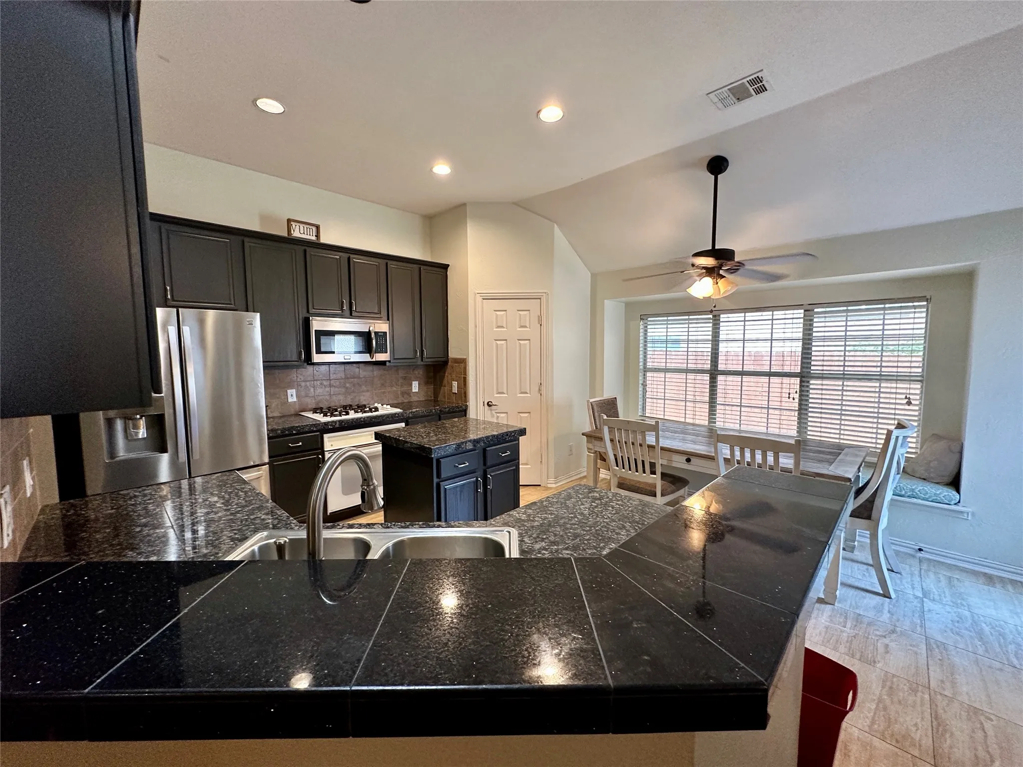 Single Family Residence For Rent in Collin County , 2013 Saint Anne Drive, Allen, Texas 75013, 3 Bedroom, 2 Bathroom, 2 Garage spaces, 1,871 Sqft, built in 1999, mls#21383234, Real Estate Agent in Allen, Homes For Rent in Collin county, Homes For Rent in Allen, Realtor in Allen Texas, Real Estate Brokerage Independent Realty Texas, Luminita Cordes Realtor
