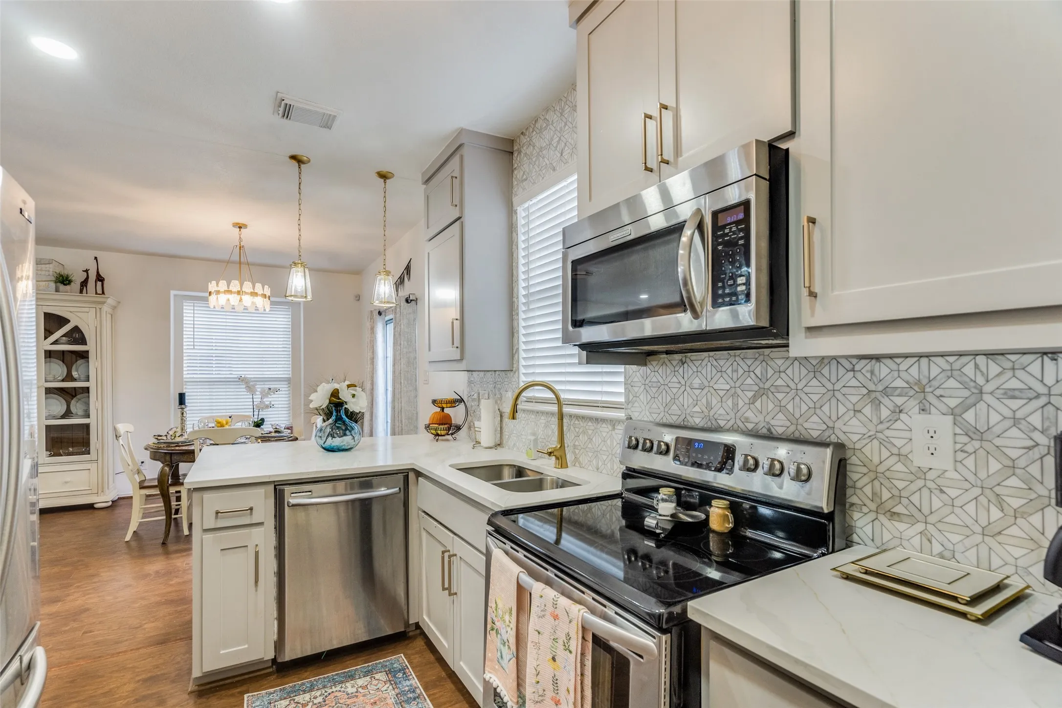 Gorgeous Updated Kitchen W/ Brand NEW SS Appliances!
