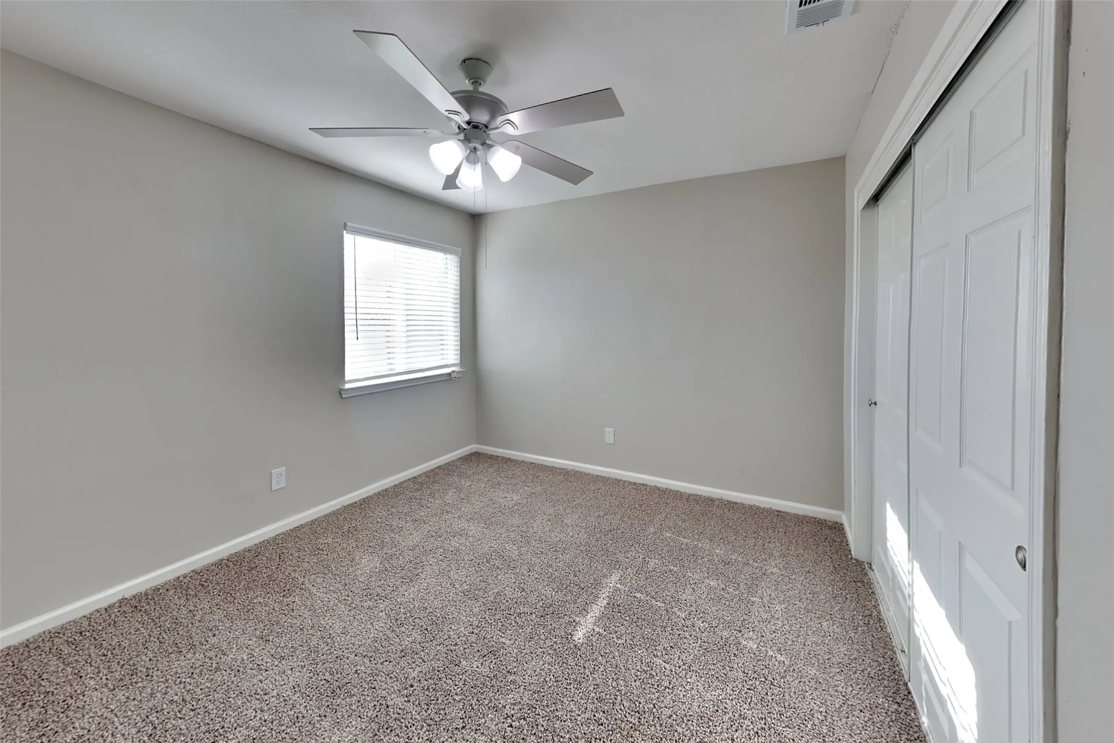 Single Family Residence For Rent in Denton County , 2924 Peninsula Way, Carrollton, Texas 75007, 3 Bedroom, 3 Bathroom, 2 Garage spaces, 1,804 Sqft, built in 1987, mls#21388281, Real Estate Agent in Carrollton, Homes For Rent in Denton county, Homes For Rent in Carrollton, Realtor in Carrollton Texas, Real Estate Brokerage Independent Realty Texas, Luminita Cordes Realtor
