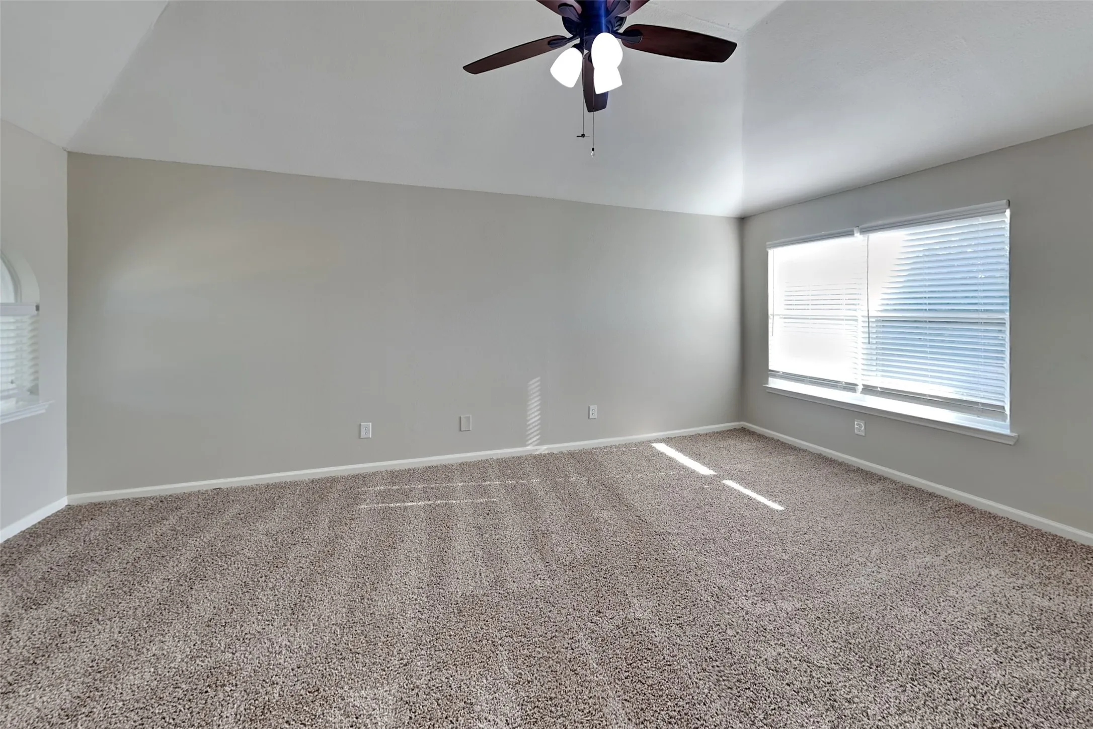 Single Family Residence For Rent in Denton County , 2924 Peninsula Way, Carrollton, Texas 75007, 3 Bedroom, 3 Bathroom, 2 Garage spaces, 1,804 Sqft, built in 1987, mls#21388281, Real Estate Agent in Carrollton, Homes For Rent in Denton county, Homes For Rent in Carrollton, Realtor in Carrollton Texas, Real Estate Brokerage Independent Realty Texas, Luminita Cordes Realtor