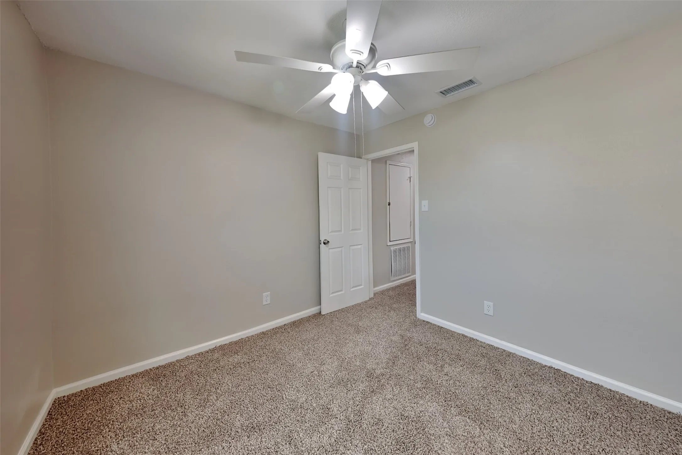 Single Family Residence For Rent in Denton County , 2924 Peninsula Way, Carrollton, Texas 75007, 3 Bedroom, 3 Bathroom, 2 Garage spaces, 1,804 Sqft, built in 1987, mls#21388281, Real Estate Agent in Carrollton, Homes For Rent in Denton county, Homes For Rent in Carrollton, Realtor in Carrollton Texas, Real Estate Brokerage Independent Realty Texas, Luminita Cordes Realtor