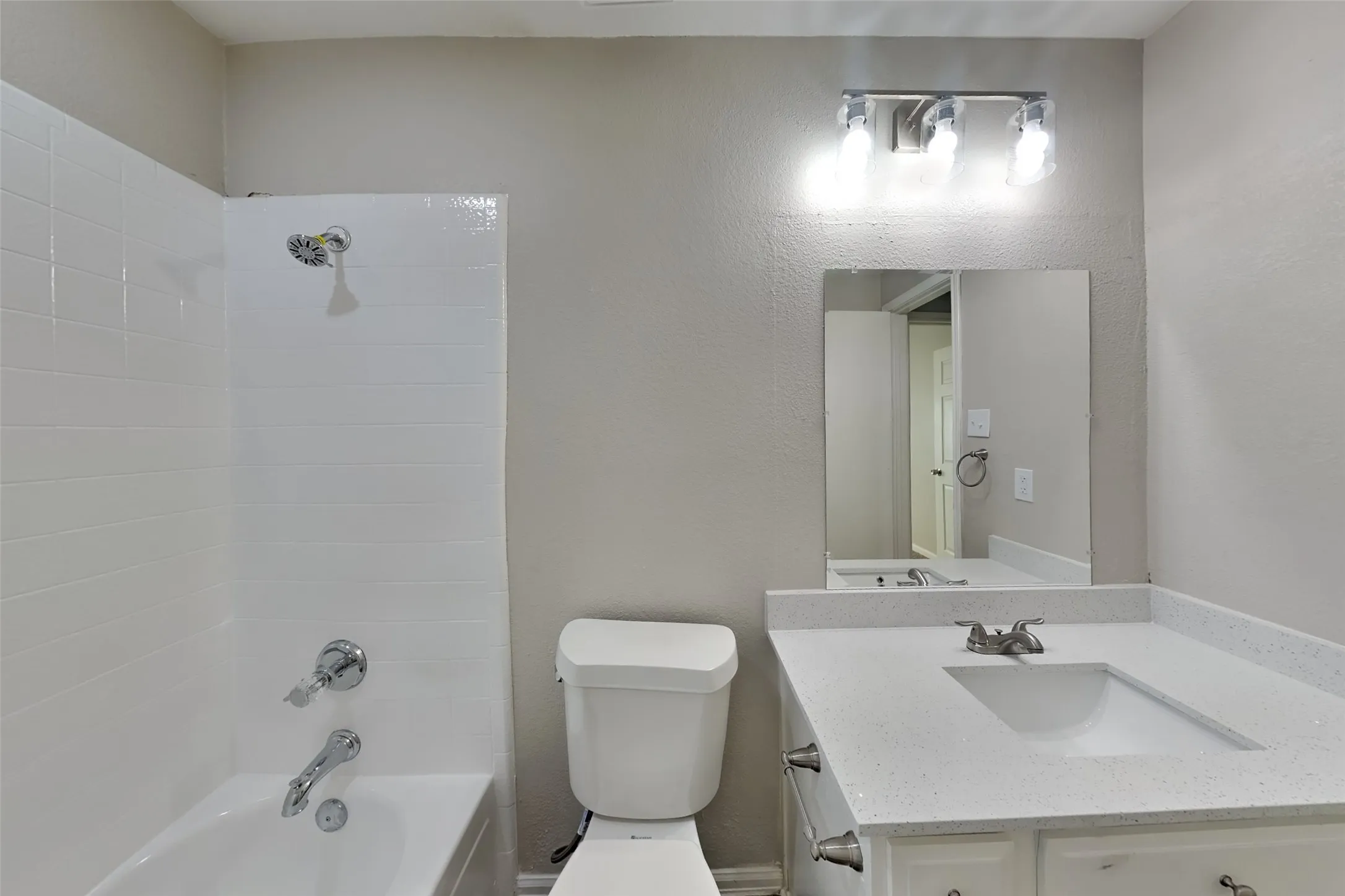 Single Family Residence For Rent in Denton County , 2924 Peninsula Way, Carrollton, Texas 75007, 3 Bedroom, 3 Bathroom, 2 Garage spaces, 1,804 Sqft, built in 1987, mls#21388281, Real Estate Agent in Carrollton, Homes For Rent in Denton county, Homes For Rent in Carrollton, Realtor in Carrollton Texas, Real Estate Brokerage Independent Realty Texas, Luminita Cordes Realtor