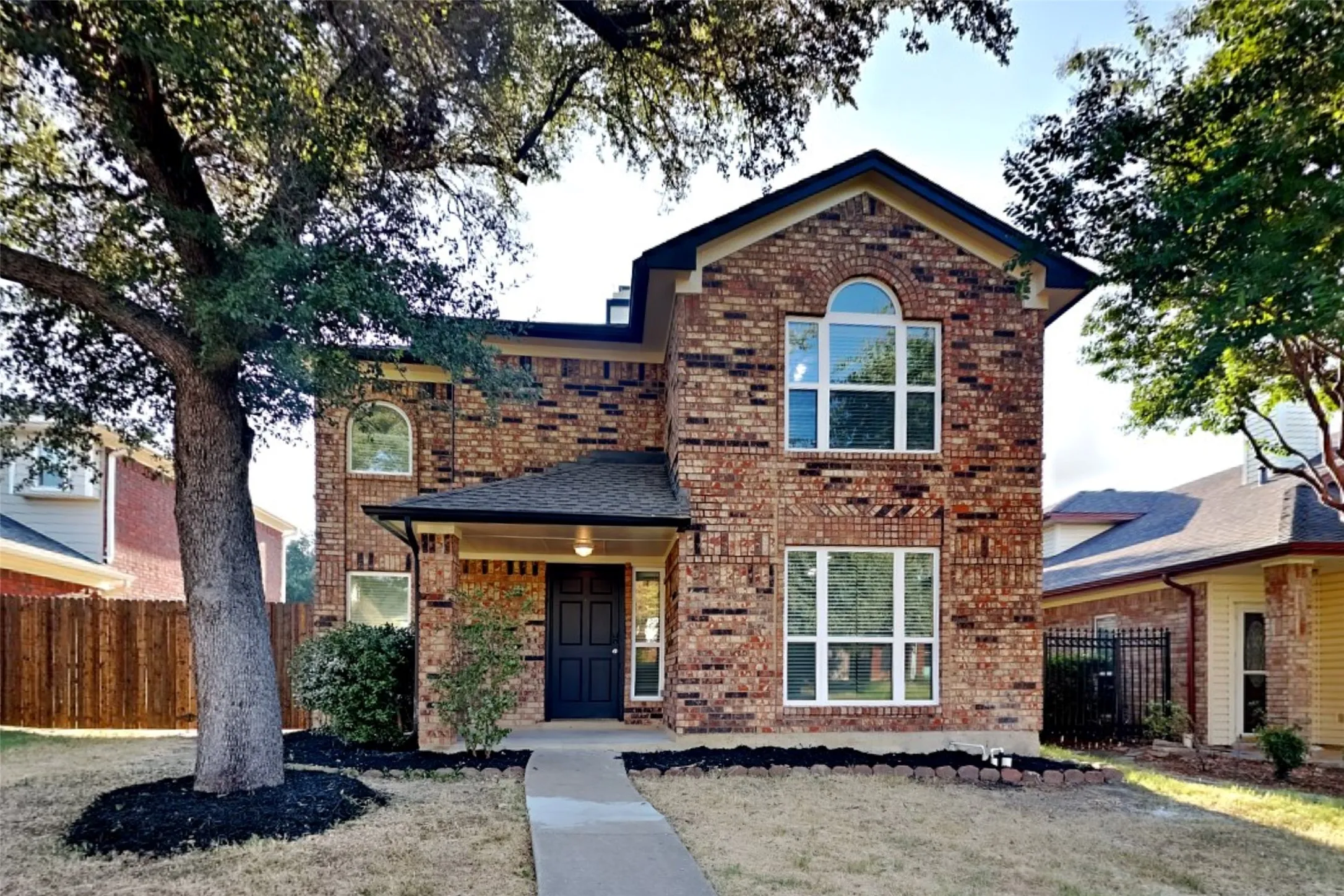 Single Family Residence For Rent in Denton County , 2924 Peninsula Way, Carrollton, Texas 75007, 3 Bedroom, 3 Bathroom, 2 Garage spaces, 1,804 Sqft, built in 1987, mls#21388281, Real Estate Agent in Carrollton, Homes For Rent in Denton county, Homes For Rent in Carrollton, Realtor in Carrollton Texas, Real Estate Brokerage Independent Realty Texas, Luminita Cordes Realtor