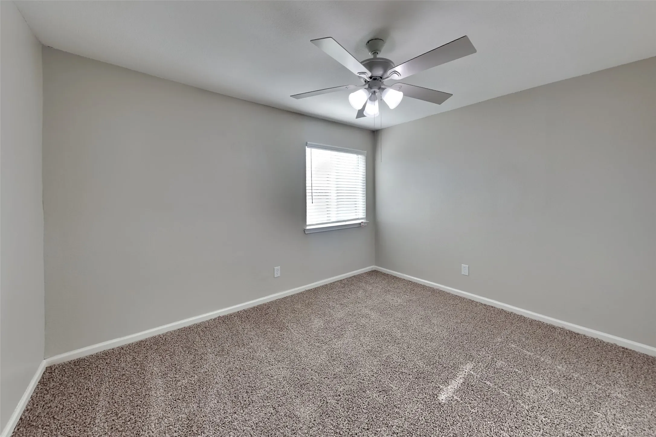 Single Family Residence For Rent in Denton County , 2924 Peninsula Way, Carrollton, Texas 75007, 3 Bedroom, 3 Bathroom, 2 Garage spaces, 1,804 Sqft, built in 1987, mls#21388281, Real Estate Agent in Carrollton, Homes For Rent in Denton county, Homes For Rent in Carrollton, Realtor in Carrollton Texas, Real Estate Brokerage Independent Realty Texas, Luminita Cordes Realtor
