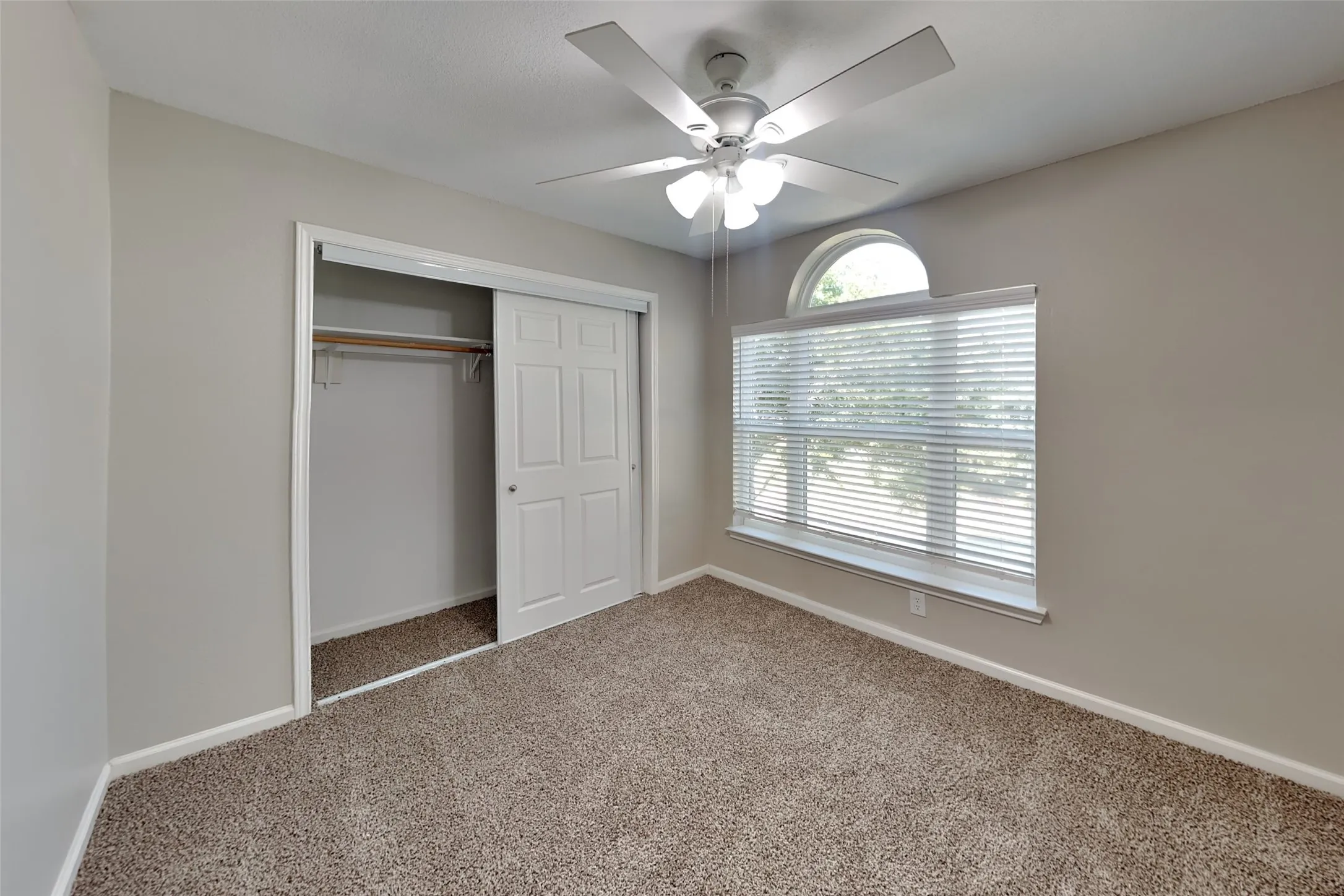Single Family Residence For Rent in Denton County , 2924 Peninsula Way, Carrollton, Texas 75007, 3 Bedroom, 3 Bathroom, 2 Garage spaces, 1,804 Sqft, built in 1987, mls#21388281, Real Estate Agent in Carrollton, Homes For Rent in Denton county, Homes For Rent in Carrollton, Realtor in Carrollton Texas, Real Estate Brokerage Independent Realty Texas, Luminita Cordes Realtor