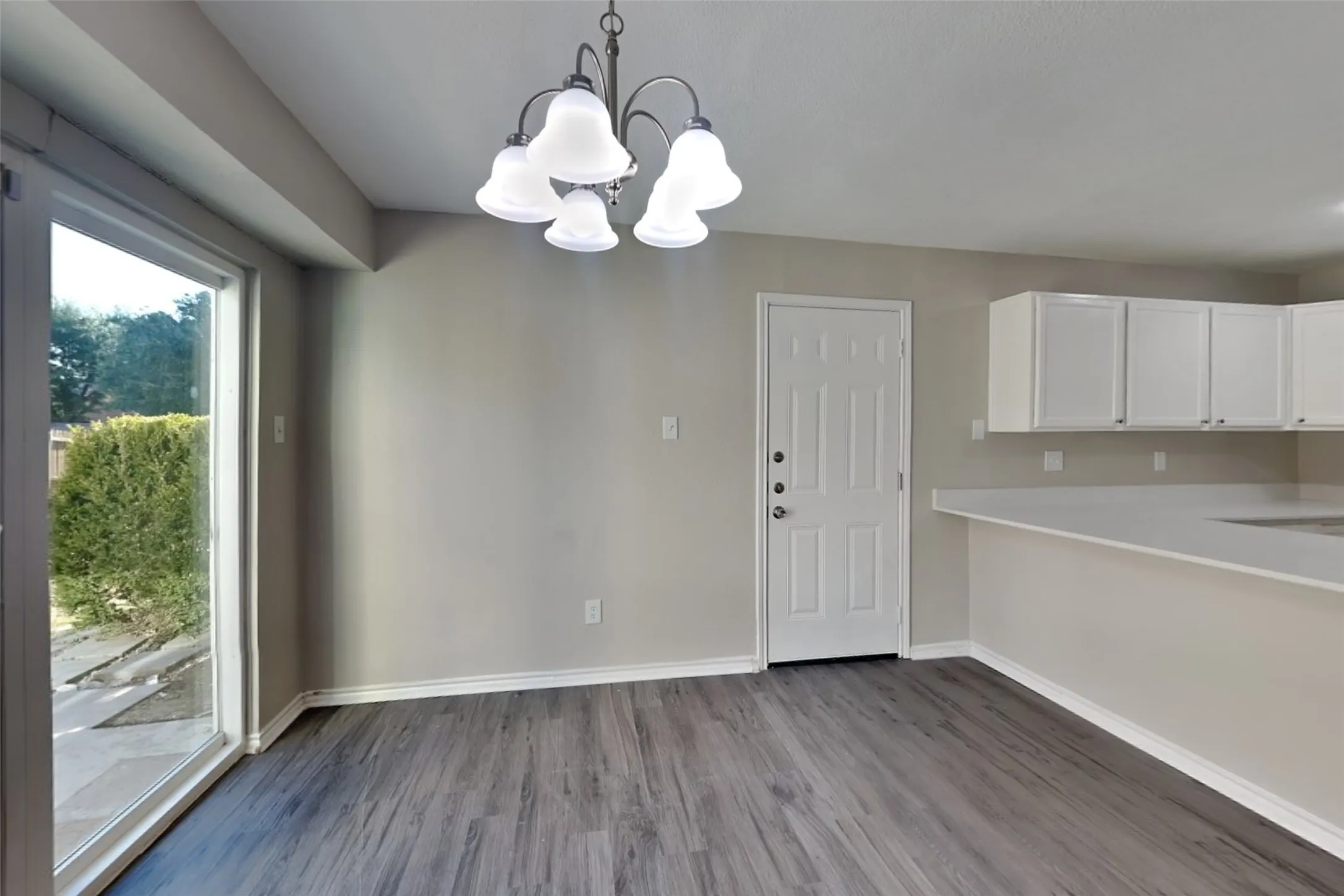 Single Family Residence For Rent in Denton County , 2924 Peninsula Way, Carrollton, Texas 75007, 3 Bedroom, 3 Bathroom, 2 Garage spaces, 1,804 Sqft, built in 1987, mls#21388281, Real Estate Agent in Carrollton, Homes For Rent in Denton county, Homes For Rent in Carrollton, Realtor in Carrollton Texas, Real Estate Brokerage Independent Realty Texas, Luminita Cordes Realtor