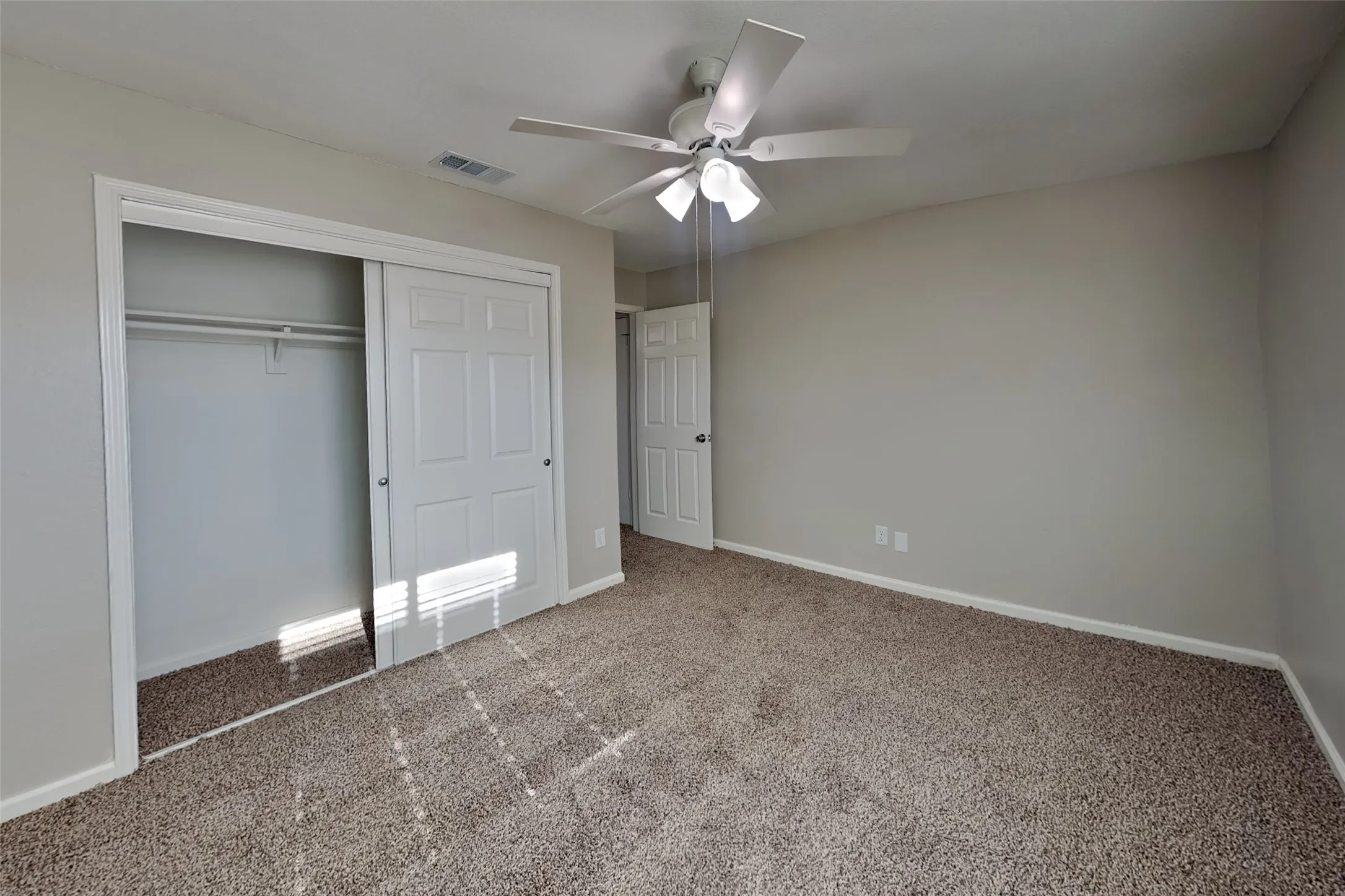 Single Family Residence For Rent in Denton County , 2924 Peninsula Way, Carrollton, Texas 75007, 3 Bedroom, 3 Bathroom, 2 Garage spaces, 1,804 Sqft, built in 1987, mls#21388281, Real Estate Agent in Carrollton, Homes For Rent in Denton county, Homes For Rent in Carrollton, Realtor in Carrollton Texas, Real Estate Brokerage Independent Realty Texas, Luminita Cordes Realtor