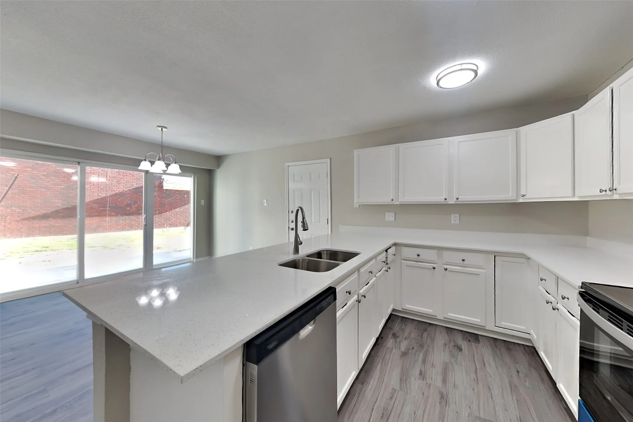 Single Family Residence For Rent in Denton County , 2924 Peninsula Way, Carrollton, Texas 75007, 3 Bedroom, 3 Bathroom, 2 Garage spaces, 1,804 Sqft, built in 1987, mls#21388281, Real Estate Agent in Carrollton, Homes For Rent in Denton county, Homes For Rent in Carrollton, Realtor in Carrollton Texas, Real Estate Brokerage Independent Realty Texas, Luminita Cordes Realtor