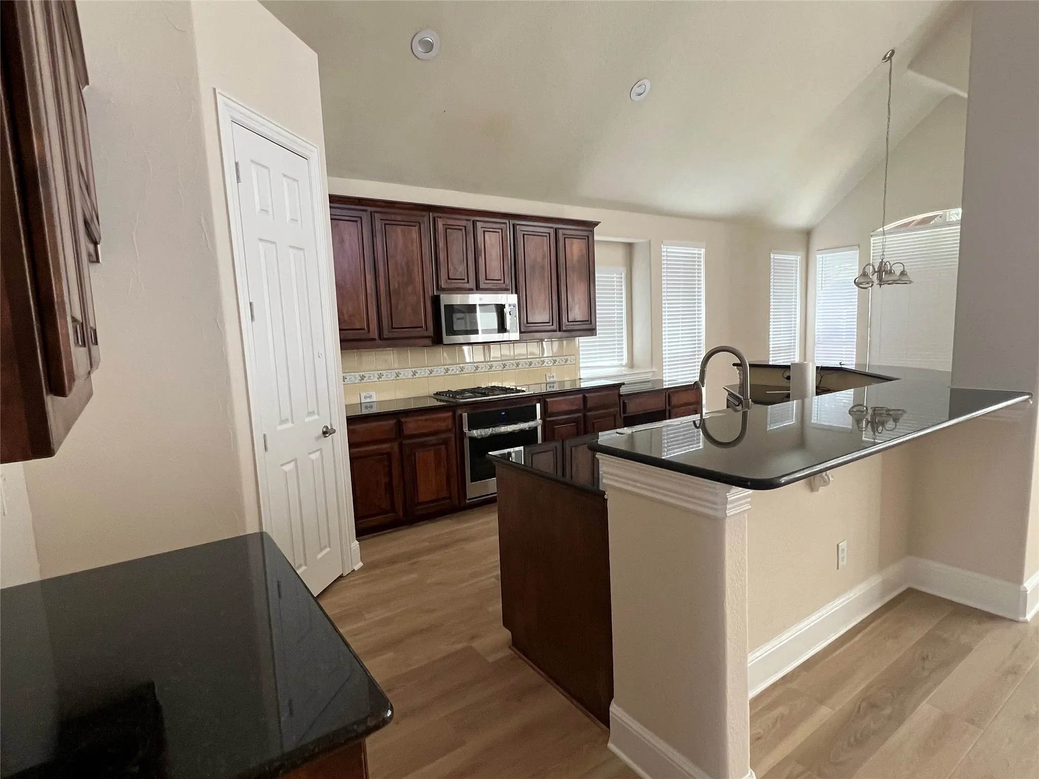 Single Family Residence For Rent in Dallas County , 1228 Sandy Shore Road, Irving, Texas 75063, 4 Bedroom, 3 Bathroom, 2 Garage spaces, 3,838 Sqft, built in 2004, mls#21388267, Real Estate Agent in Irving, Homes For Rent in Dallas county, Homes For Rent in Irving, Realtor in Irving Texas, Real Estate Brokerage Independent Realty Texas, Luminita Cordes Realtor