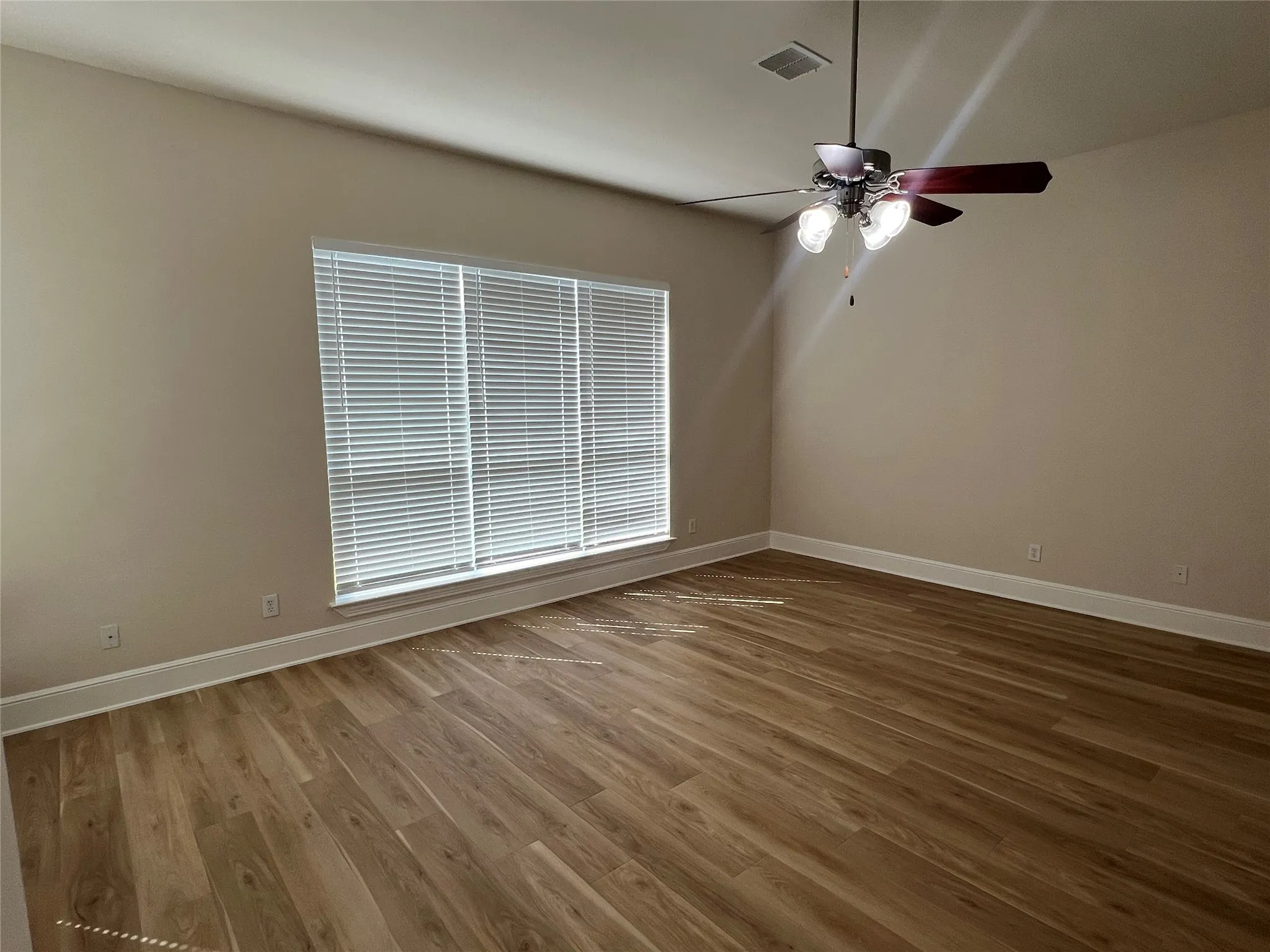 Single Family Residence For Rent in Dallas County , 1228 Sandy Shore Road, Irving, Texas 75063, 4 Bedroom, 3 Bathroom, 2 Garage spaces, 3,838 Sqft, built in 2004, mls#21388267, Real Estate Agent in Irving, Homes For Rent in Dallas county, Homes For Rent in Irving, Realtor in Irving Texas, Real Estate Brokerage Independent Realty Texas, Luminita Cordes Realtor