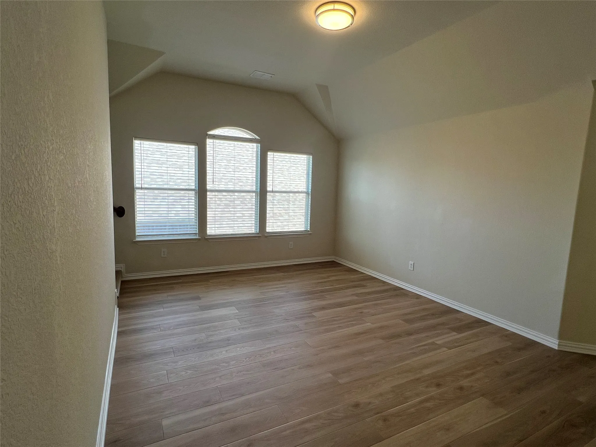 Single Family Residence For Rent in Dallas County , 1228 Sandy Shore Road, Irving, Texas 75063, 4 Bedroom, 3 Bathroom, 2 Garage spaces, 3,838 Sqft, built in 2004, mls#21388267, Real Estate Agent in Irving, Homes For Rent in Dallas county, Homes For Rent in Irving, Realtor in Irving Texas, Real Estate Brokerage Independent Realty Texas, Luminita Cordes Realtor
