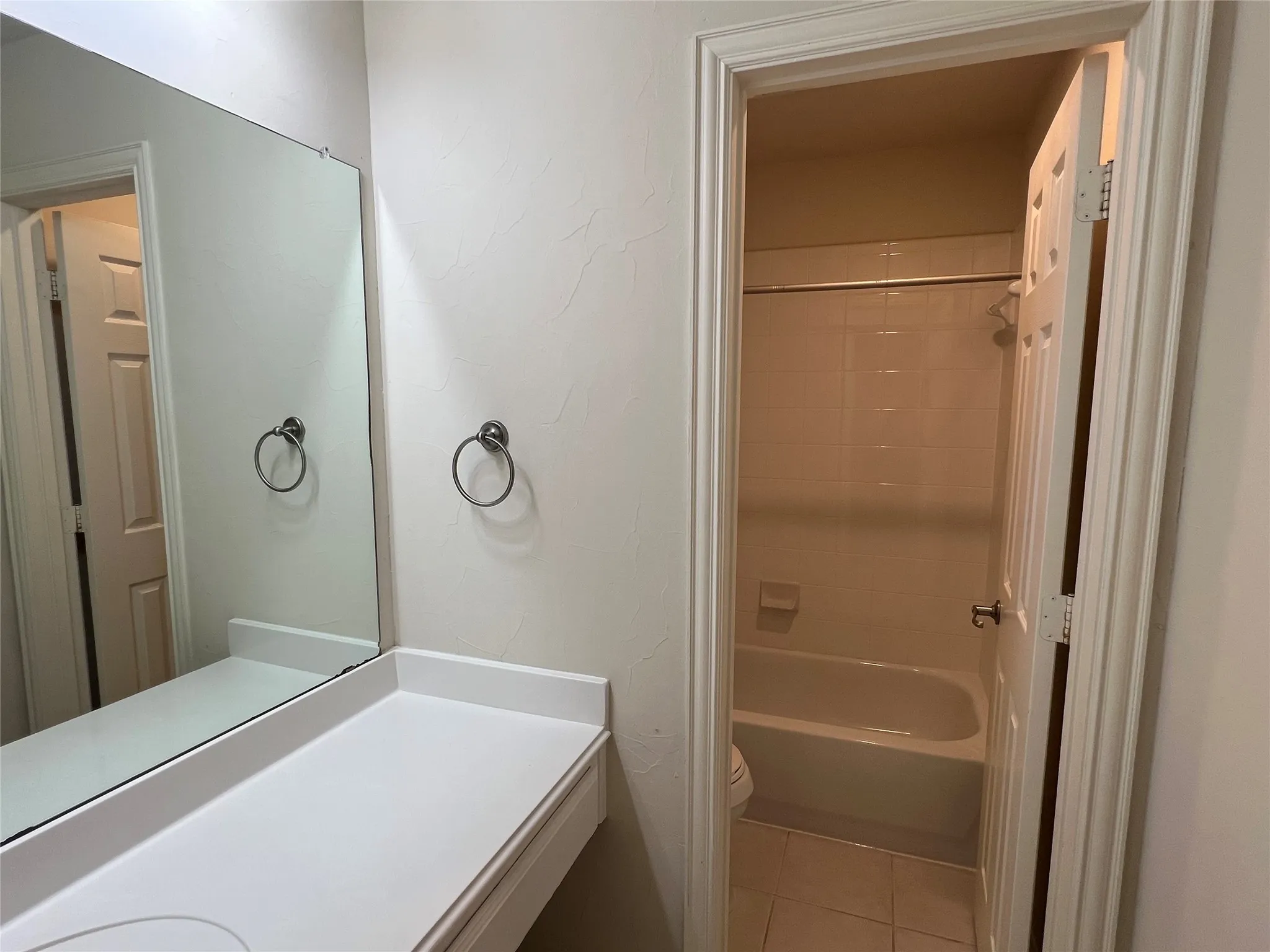 Single Family Residence For Rent in Dallas County , 1228 Sandy Shore Road, Irving, Texas 75063, 4 Bedroom, 3 Bathroom, 2 Garage spaces, 3,838 Sqft, built in 2004, mls#21388267, Real Estate Agent in Irving, Homes For Rent in Dallas county, Homes For Rent in Irving, Realtor in Irving Texas, Real Estate Brokerage Independent Realty Texas, Luminita Cordes Realtor