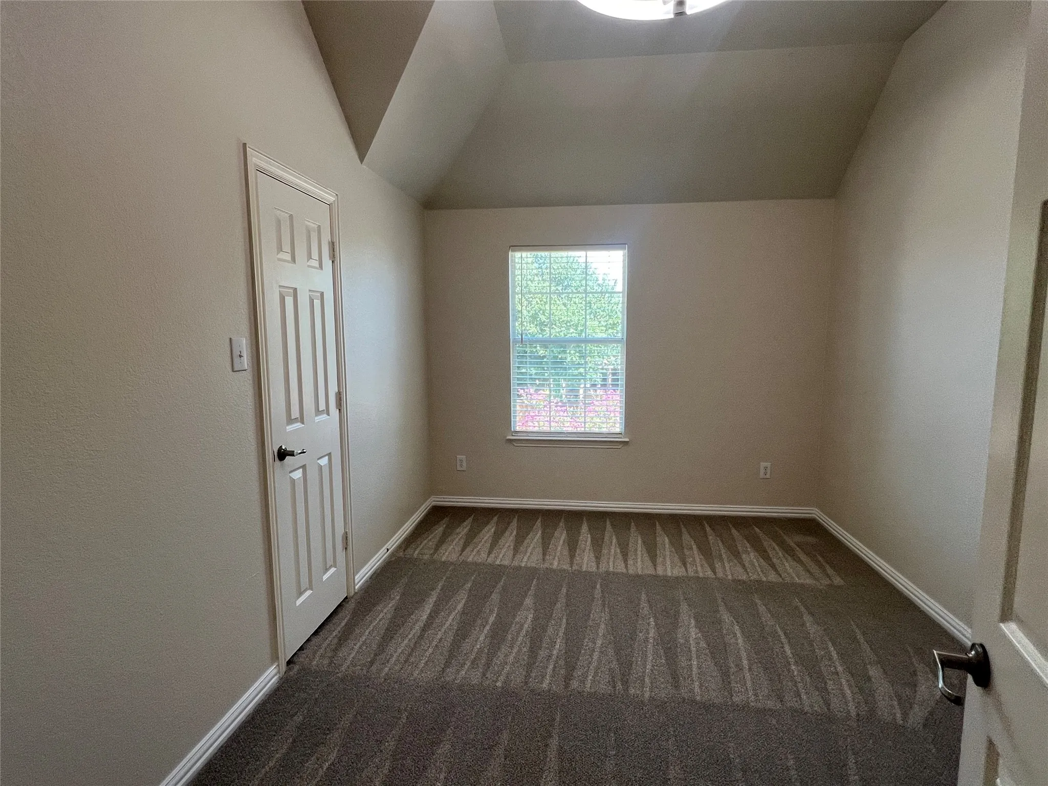 Single Family Residence For Rent in Dallas County , 1228 Sandy Shore Road, Irving, Texas 75063, 4 Bedroom, 3 Bathroom, 2 Garage spaces, 3,838 Sqft, built in 2004, mls#21388267, Real Estate Agent in Irving, Homes For Rent in Dallas county, Homes For Rent in Irving, Realtor in Irving Texas, Real Estate Brokerage Independent Realty Texas, Luminita Cordes Realtor