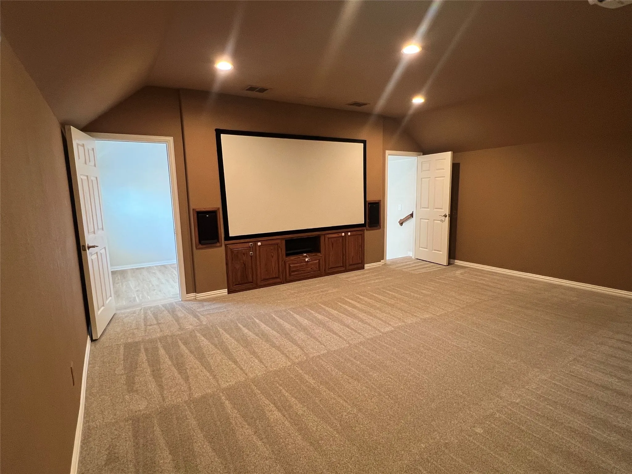 Single Family Residence For Rent in Dallas County , 1228 Sandy Shore Road, Irving, Texas 75063, 4 Bedroom, 3 Bathroom, 2 Garage spaces, 3,838 Sqft, built in 2004, mls#21388267, Real Estate Agent in Irving, Homes For Rent in Dallas county, Homes For Rent in Irving, Realtor in Irving Texas, Real Estate Brokerage Independent Realty Texas, Luminita Cordes Realtor