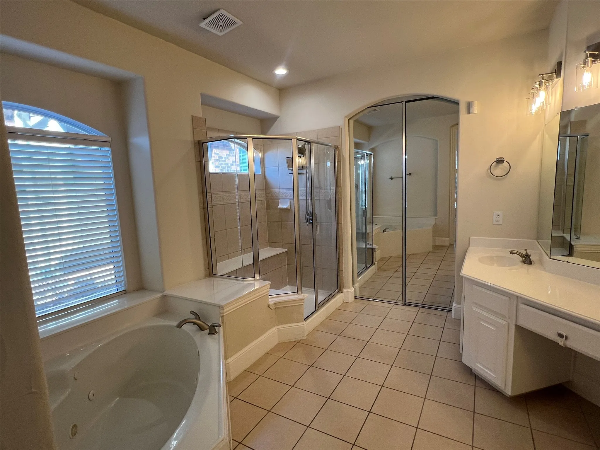 Single Family Residence For Rent in Dallas County , 1228 Sandy Shore Road, Irving, Texas 75063, 4 Bedroom, 3 Bathroom, 2 Garage spaces, 3,838 Sqft, built in 2004, mls#21388267, Real Estate Agent in Irving, Homes For Rent in Dallas county, Homes For Rent in Irving, Realtor in Irving Texas, Real Estate Brokerage Independent Realty Texas, Luminita Cordes Realtor