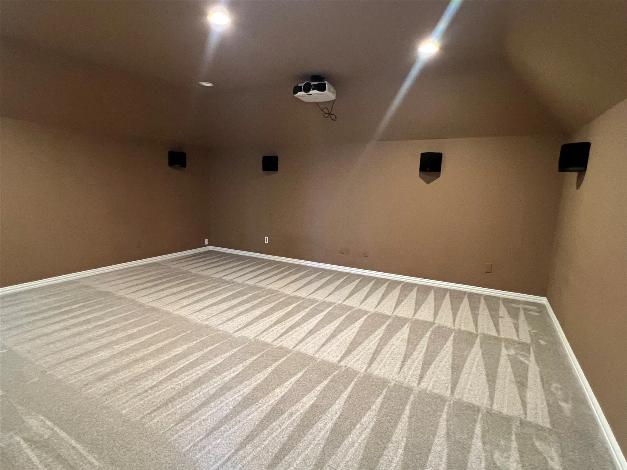 Single Family Residence For Rent in Dallas County , 1228 Sandy Shore Road, Irving, Texas 75063, 4 Bedroom, 3 Bathroom, 2 Garage spaces, 3,838 Sqft, built in 2004, mls#21388267, Real Estate Agent in Irving, Homes For Rent in Dallas county, Homes For Rent in Irving, Realtor in Irving Texas, Real Estate Brokerage Independent Realty Texas, Luminita Cordes Realtor