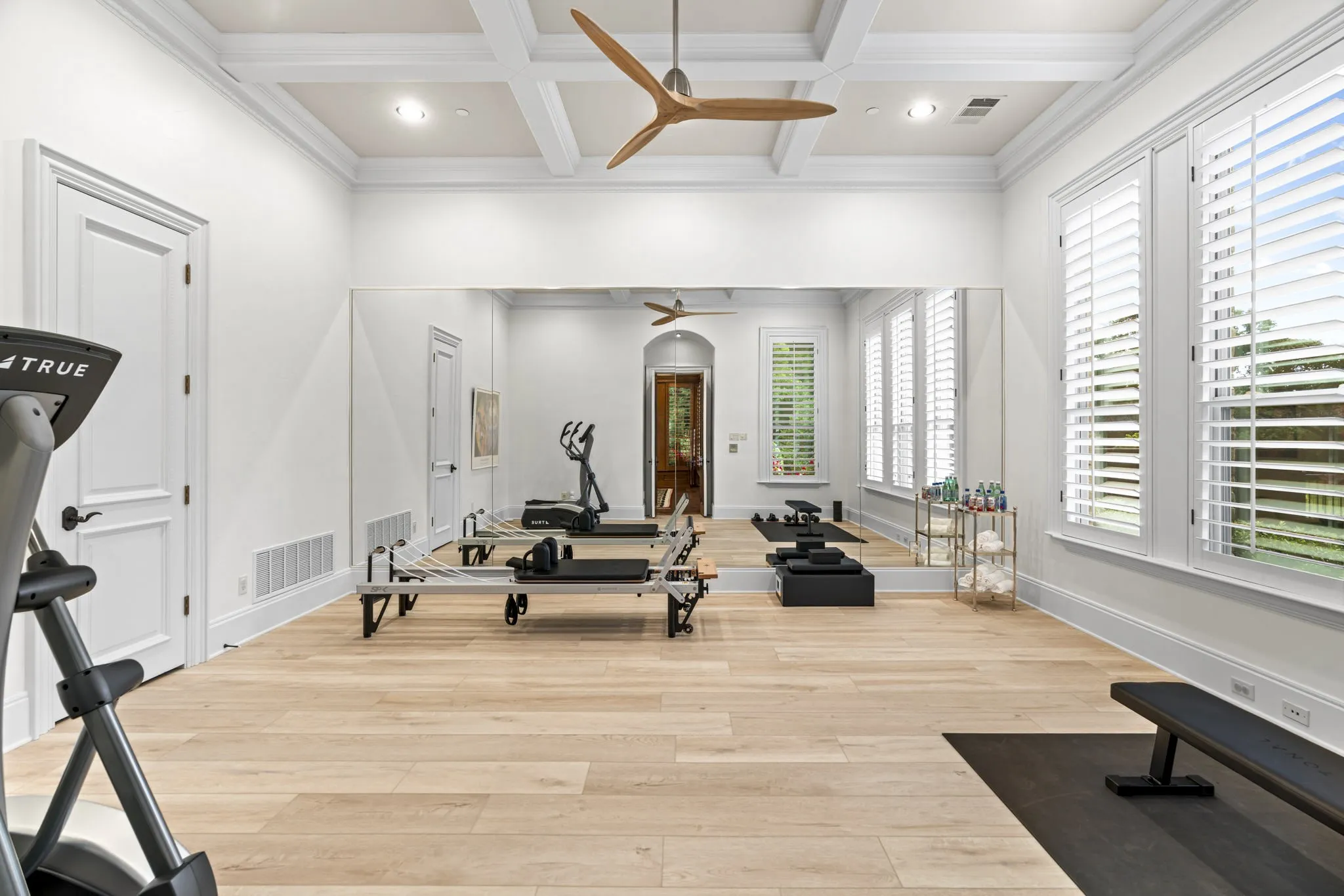 Single Family Residence For Sale in Tarrant County , 1430 Eagle Bend, Southlake, Texas 76092, 5 Bedroom, 8 Bathroom, 4 Garage spaces, 8,935 Sqft, built in 2005, mls#21388182, Real Estate Agent in Southlake, Homes For Sale in Tarrant county, Homes For Sale in Southlake, Realtor in Southlake Texas, Real Estate Brokerage Independent Realty Texas, Luminita Cordes Realtor
