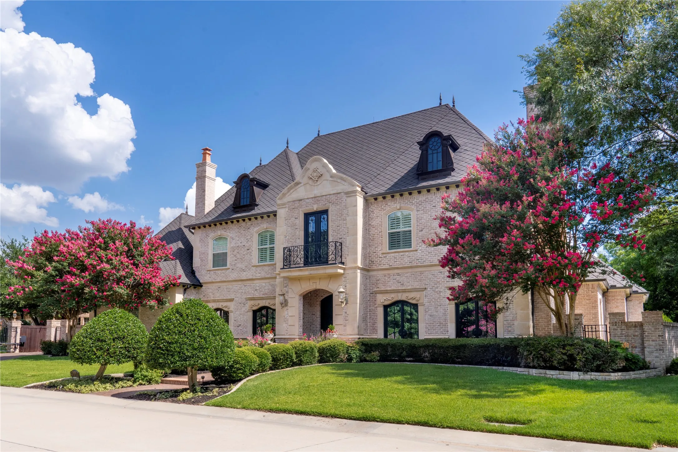 Single Family Residence For Sale in Tarrant County , 1430 Eagle Bend, Southlake, Texas 76092, 5 Bedroom, 8 Bathroom, 4 Garage spaces, 8,935 Sqft, built in 2005, mls#21388182, Real Estate Agent in Southlake, Homes For Sale in Tarrant county, Homes For Sale in Southlake, Realtor in Southlake Texas, Real Estate Brokerage Independent Realty Texas, Luminita Cordes Realtor
