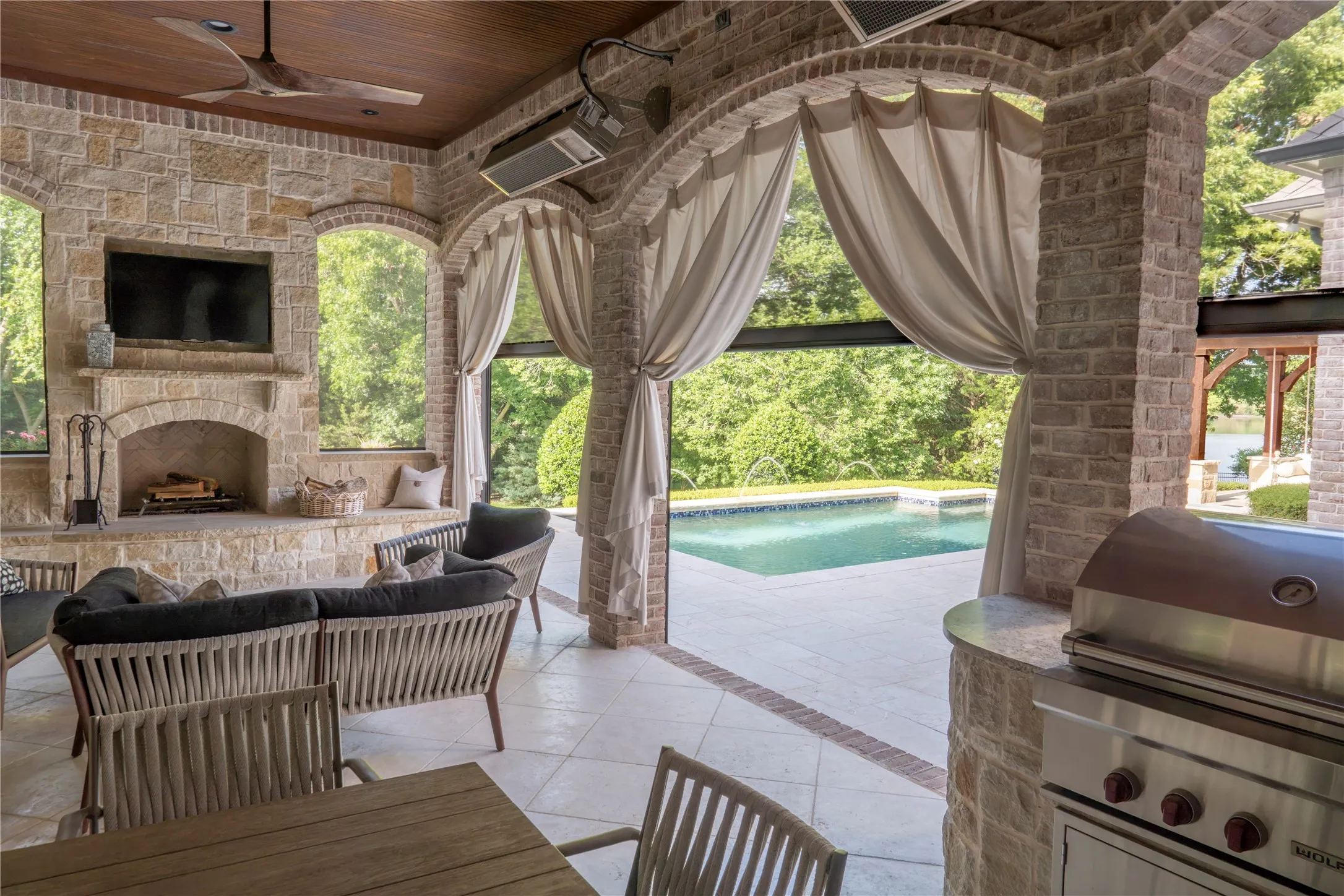 Single Family Residence For Sale in Tarrant County , 1430 Eagle Bend, Southlake, Texas 76092, 5 Bedroom, 8 Bathroom, 4 Garage spaces, 8,935 Sqft, built in 2005, mls#21388182, Real Estate Agent in Southlake, Homes For Sale in Tarrant county, Homes For Sale in Southlake, Realtor in Southlake Texas, Real Estate Brokerage Independent Realty Texas, Luminita Cordes Realtor