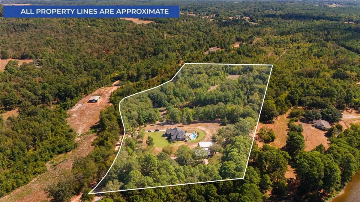 Single Family Residence For Sale in Upshur County , 1400 PR 1062, Gilmer, Texas 75645, 4 Bedroom, 3 Bathroom, 2 Garage spaces, 3,846 Sqft, built in 2003, mls#21388298, Real Estate Agent in Gilmer, Homes For Sale in Upshur county, Homes For Sale in Gilmer, Realtor in Gilmer Texas, Real Estate Brokerage Independent Realty Texas, Luminita Cordes Realtor