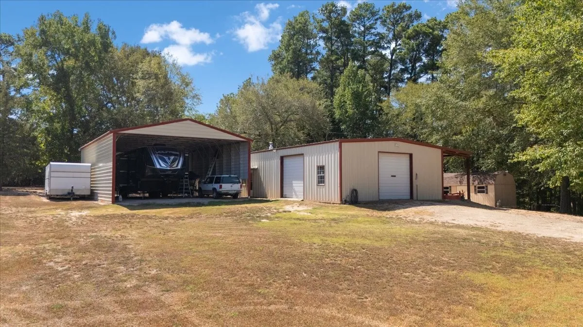 Single Family Residence For Sale in Upshur County , 1400 PR 1062, Gilmer, Texas 75645, 4 Bedroom, 3 Bathroom, 2 Garage spaces, 3,846 Sqft, built in 2003, mls#21388298, Real Estate Agent in Gilmer, Homes For Sale in Upshur county, Homes For Sale in Gilmer, Realtor in Gilmer Texas, Real Estate Brokerage Independent Realty Texas, Luminita Cordes Realtor