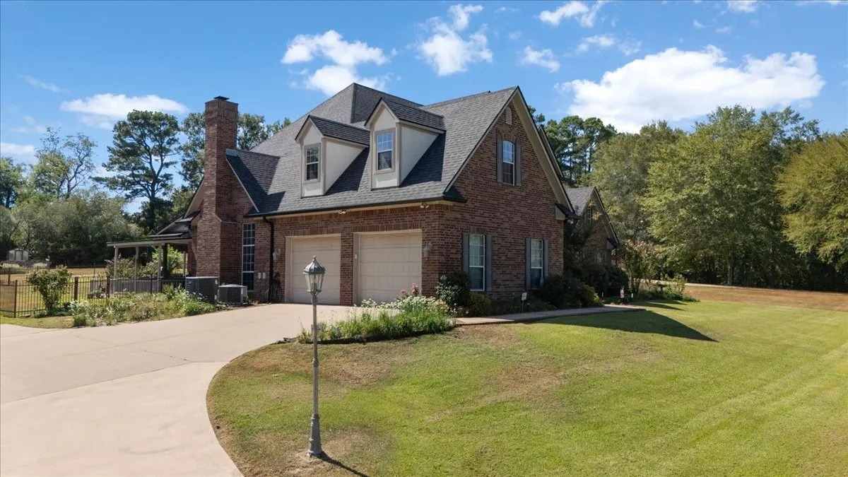 Single Family Residence For Sale in Upshur County , 1400 PR 1062, Gilmer, Texas 75645, 4 Bedroom, 3 Bathroom, 2 Garage spaces, 3,846 Sqft, built in 2003, mls#21388298, Real Estate Agent in Gilmer, Homes For Sale in Upshur county, Homes For Sale in Gilmer, Realtor in Gilmer Texas, Real Estate Brokerage Independent Realty Texas, Luminita Cordes Realtor