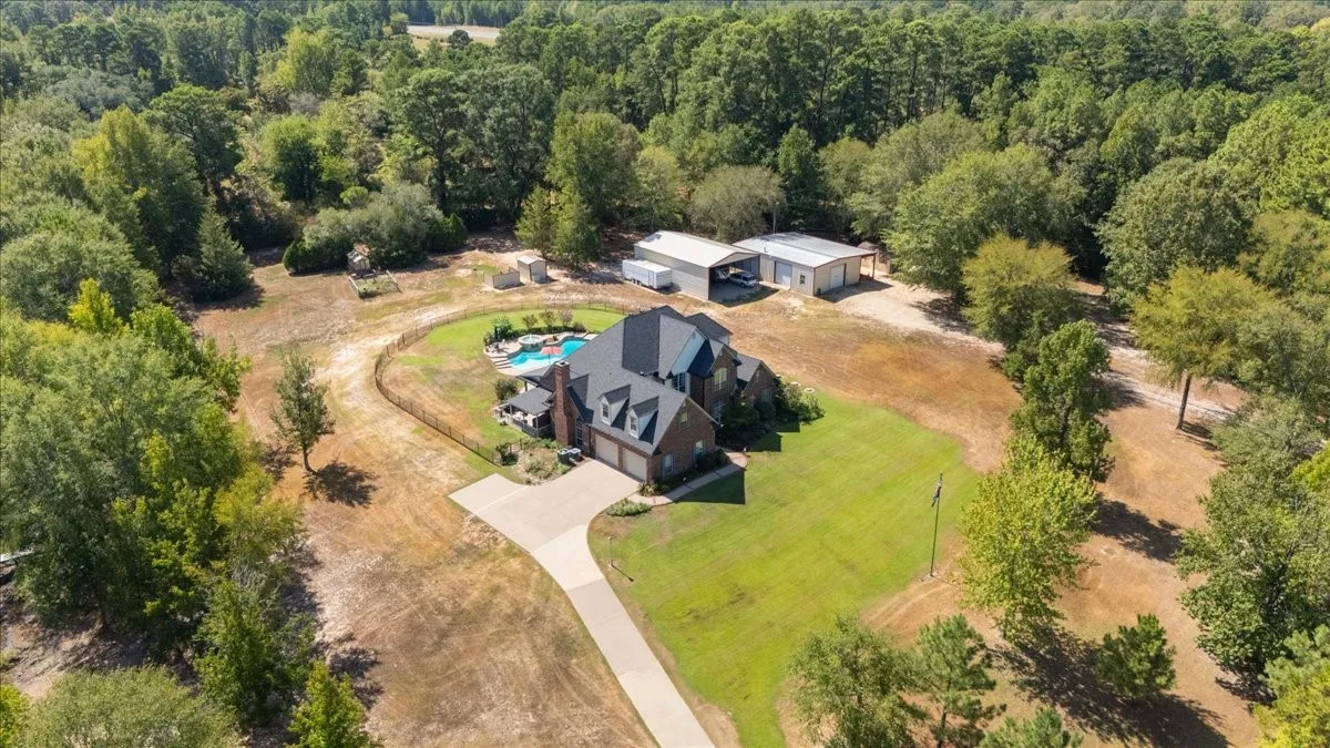 Single Family Residence For Sale in Upshur County , 1400 PR 1062, Gilmer, Texas 75645, 4 Bedroom, 3 Bathroom, 2 Garage spaces, 3,846 Sqft, built in 2003, mls#21388298, Real Estate Agent in Gilmer, Homes For Sale in Upshur county, Homes For Sale in Gilmer, Realtor in Gilmer Texas, Real Estate Brokerage Independent Realty Texas, Luminita Cordes Realtor