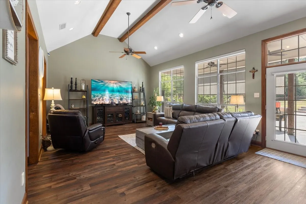 Single Family Residence For Sale in Upshur County , 1400 PR 1062, Gilmer, Texas 75645, 4 Bedroom, 3 Bathroom, 2 Garage spaces, 3,846 Sqft, built in 2003, mls#21388298, Real Estate Agent in Gilmer, Homes For Sale in Upshur county, Homes For Sale in Gilmer, Realtor in Gilmer Texas, Real Estate Brokerage Independent Realty Texas, Luminita Cordes Realtor