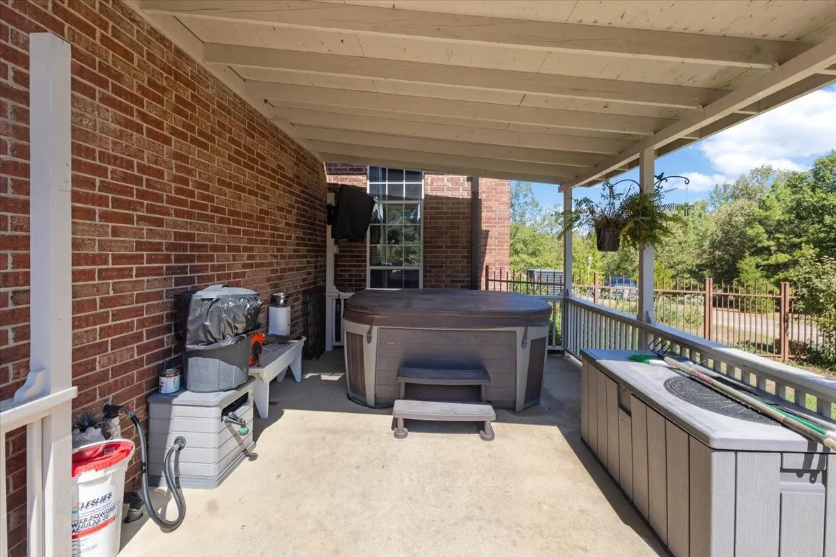 Single Family Residence For Sale in Upshur County , 1400 PR 1062, Gilmer, Texas 75645, 4 Bedroom, 3 Bathroom, 2 Garage spaces, 3,846 Sqft, built in 2003, mls#21388298, Real Estate Agent in Gilmer, Homes For Sale in Upshur county, Homes For Sale in Gilmer, Realtor in Gilmer Texas, Real Estate Brokerage Independent Realty Texas, Luminita Cordes Realtor