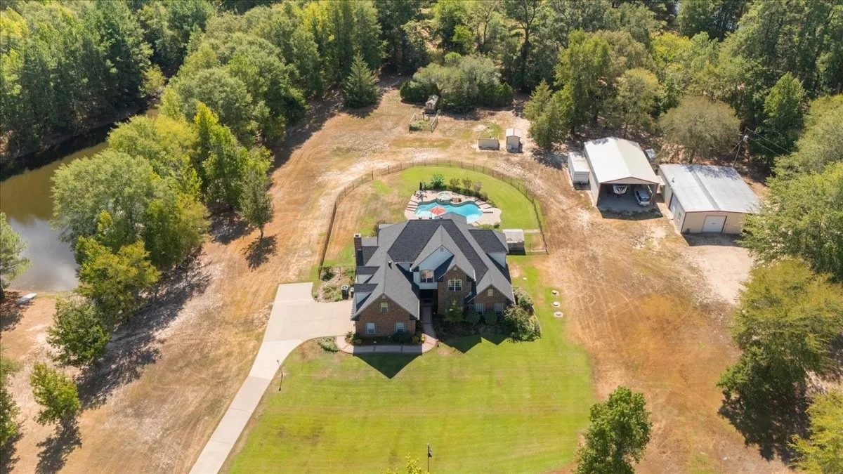 Single Family Residence For Sale in Upshur County , 1400 PR 1062, Gilmer, Texas 75645, 4 Bedroom, 3 Bathroom, 2 Garage spaces, 3,846 Sqft, built in 2003, mls#21388298, Real Estate Agent in Gilmer, Homes For Sale in Upshur county, Homes For Sale in Gilmer, Realtor in Gilmer Texas, Real Estate Brokerage Independent Realty Texas, Luminita Cordes Realtor