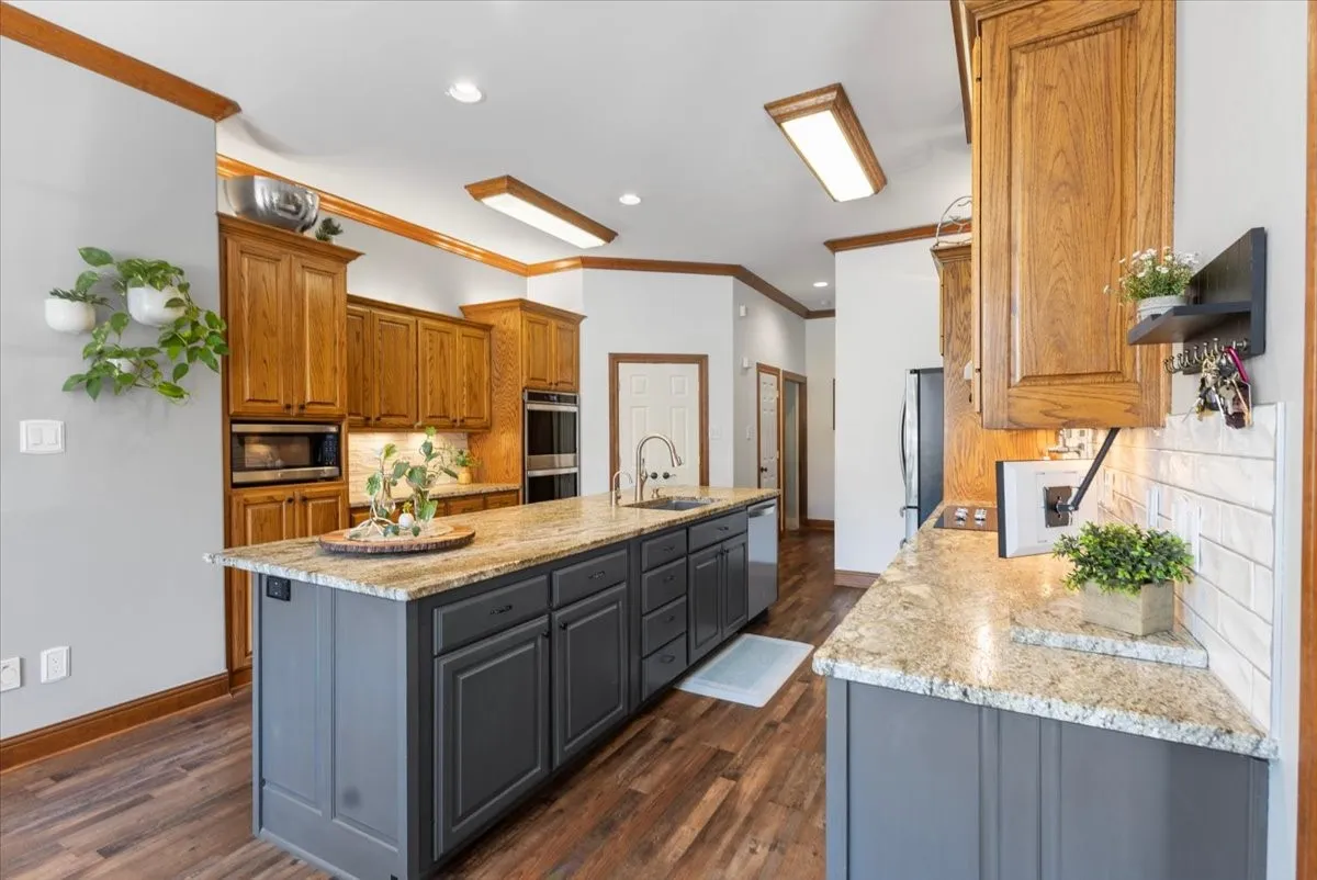 Single Family Residence For Sale in Upshur County , 1400 PR 1062, Gilmer, Texas 75645, 4 Bedroom, 3 Bathroom, 2 Garage spaces, 3,846 Sqft, built in 2003, mls#21388298, Real Estate Agent in Gilmer, Homes For Sale in Upshur county, Homes For Sale in Gilmer, Realtor in Gilmer Texas, Real Estate Brokerage Independent Realty Texas, Luminita Cordes Realtor
