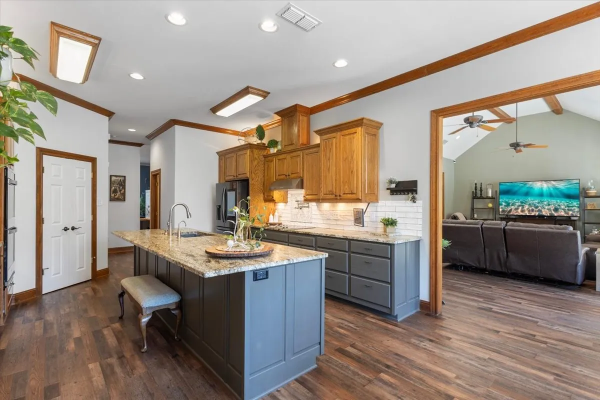 Single Family Residence For Sale in Upshur County , 1400 PR 1062, Gilmer, Texas 75645, 4 Bedroom, 3 Bathroom, 2 Garage spaces, 3,846 Sqft, built in 2003, mls#21388298, Real Estate Agent in Gilmer, Homes For Sale in Upshur county, Homes For Sale in Gilmer, Realtor in Gilmer Texas, Real Estate Brokerage Independent Realty Texas, Luminita Cordes Realtor