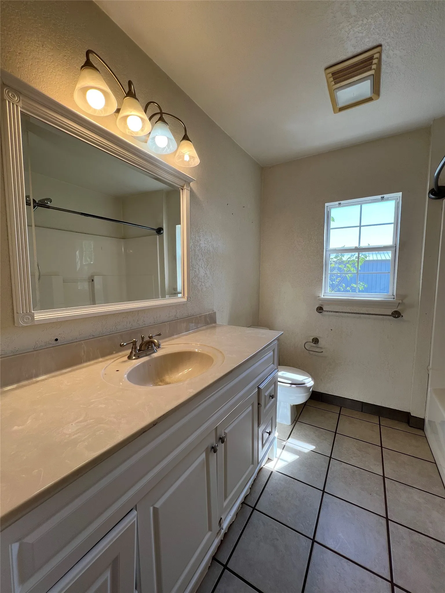 Single Family Residence For Rent in Erath County , 305 EAST ROAD, Stephenville, Texas 76401, 2 Bedroom, 1 Bathroom, Garage spaces, 971 Sqft, built in 1939, mls#21388289, Real Estate Agent in Stephenville, Homes For Rent in Erath county, Homes For Rent in Stephenville, Realtor in Stephenville Texas, Real Estate Brokerage Independent Realty Texas, Luminita Cordes Realtor