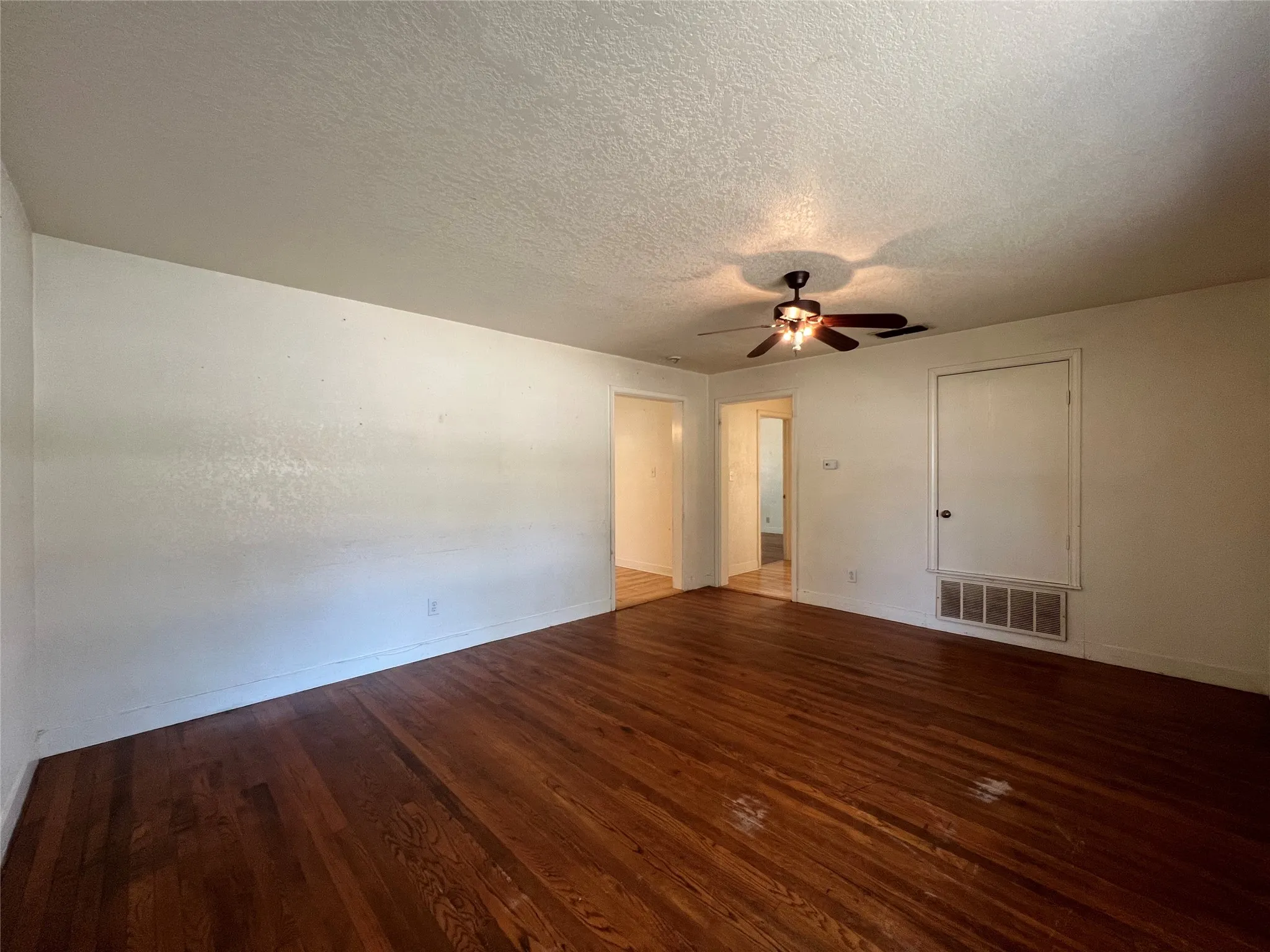 Single Family Residence For Rent in Erath County , 305 EAST ROAD, Stephenville, Texas 76401, 2 Bedroom, 1 Bathroom, Garage spaces, 971 Sqft, built in 1939, mls#21388289, Real Estate Agent in Stephenville, Homes For Rent in Erath county, Homes For Rent in Stephenville, Realtor in Stephenville Texas, Real Estate Brokerage Independent Realty Texas, Luminita Cordes Realtor