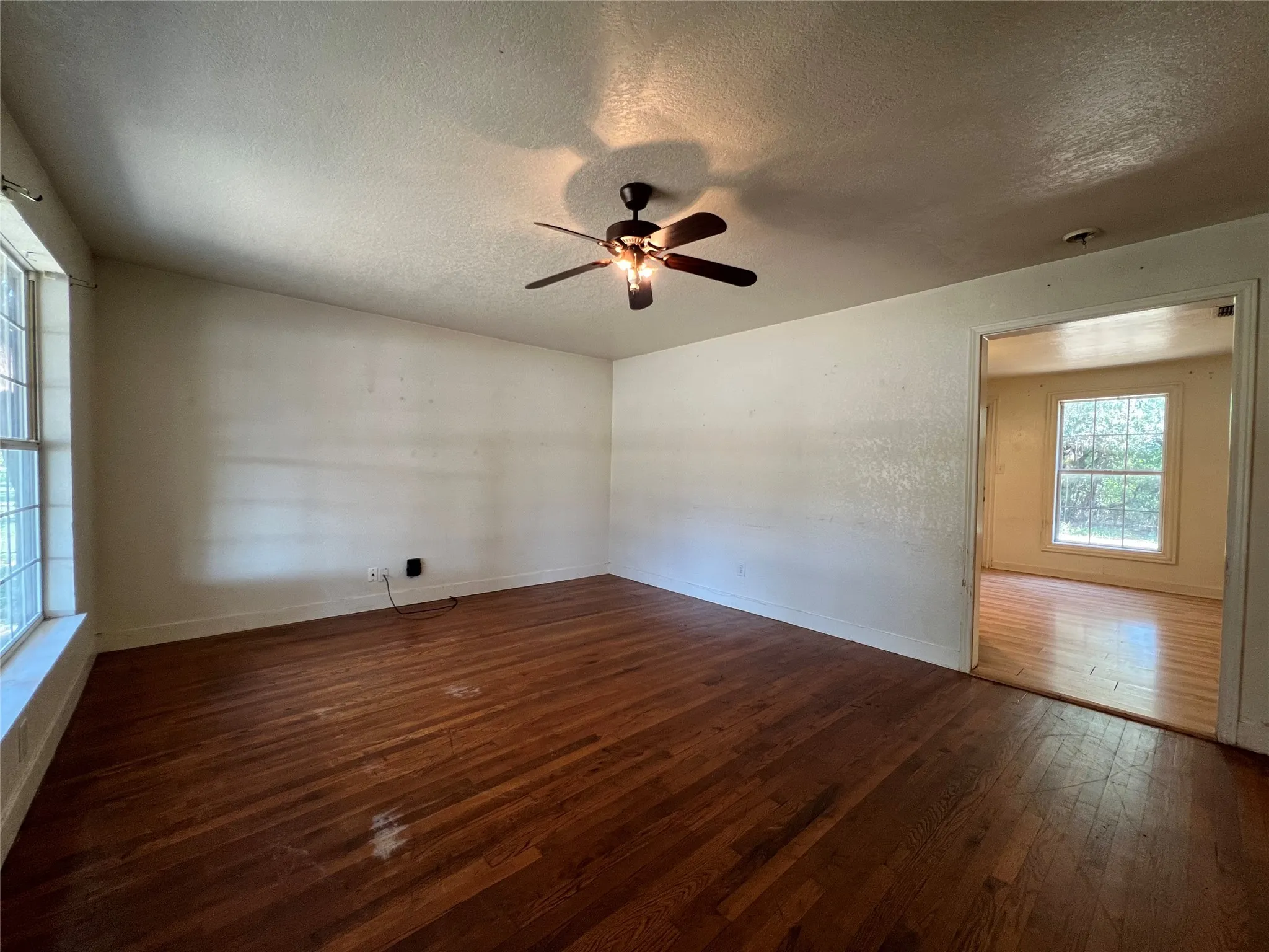 Single Family Residence For Rent in Erath County , 305 EAST ROAD, Stephenville, Texas 76401, 2 Bedroom, 1 Bathroom, Garage spaces, 971 Sqft, built in 1939, mls#21388289, Real Estate Agent in Stephenville, Homes For Rent in Erath county, Homes For Rent in Stephenville, Realtor in Stephenville Texas, Real Estate Brokerage Independent Realty Texas, Luminita Cordes Realtor