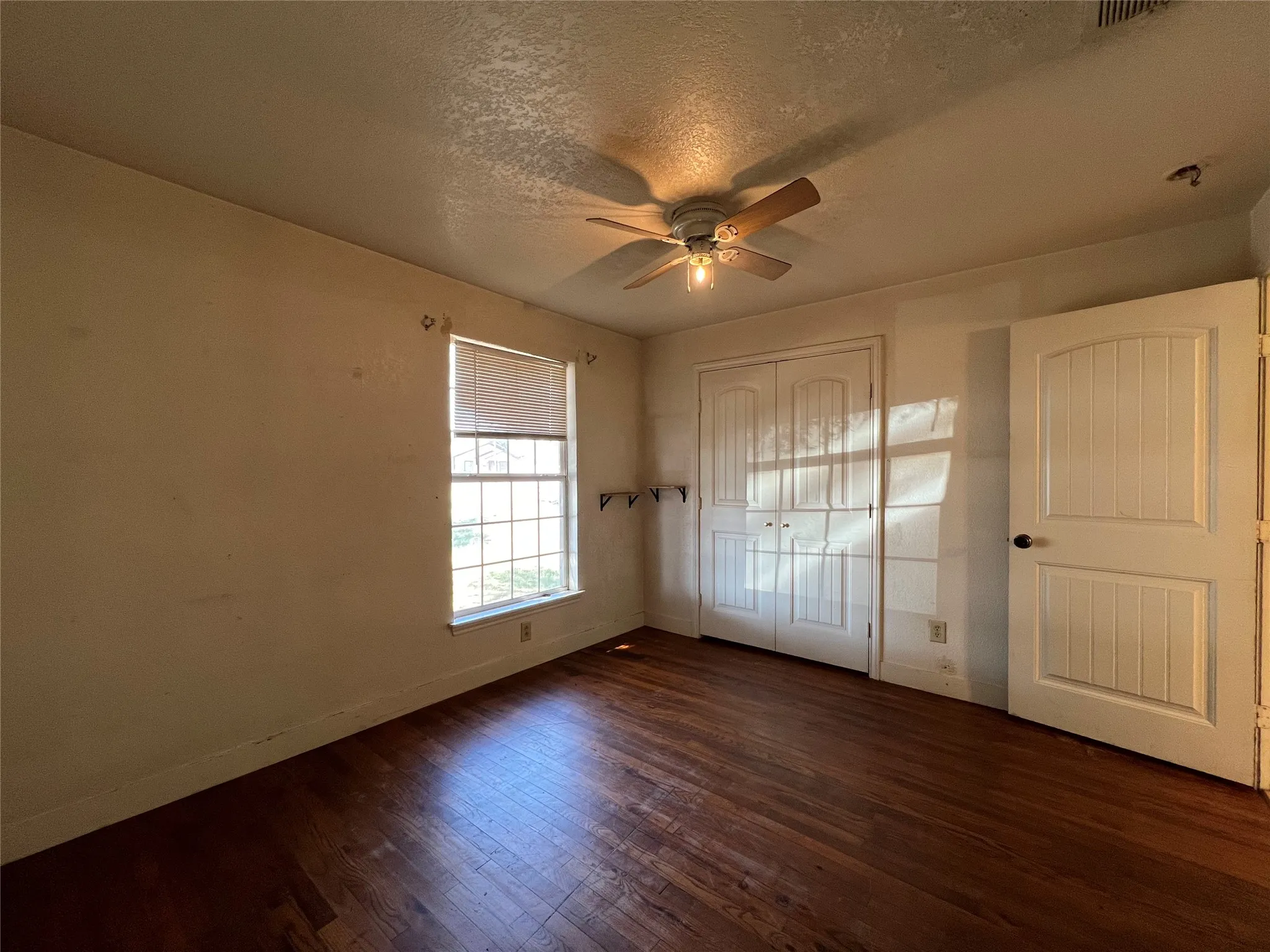 Single Family Residence For Rent in Erath County , 305 EAST ROAD, Stephenville, Texas 76401, 2 Bedroom, 1 Bathroom, Garage spaces, 971 Sqft, built in 1939, mls#21388289, Real Estate Agent in Stephenville, Homes For Rent in Erath county, Homes For Rent in Stephenville, Realtor in Stephenville Texas, Real Estate Brokerage Independent Realty Texas, Luminita Cordes Realtor