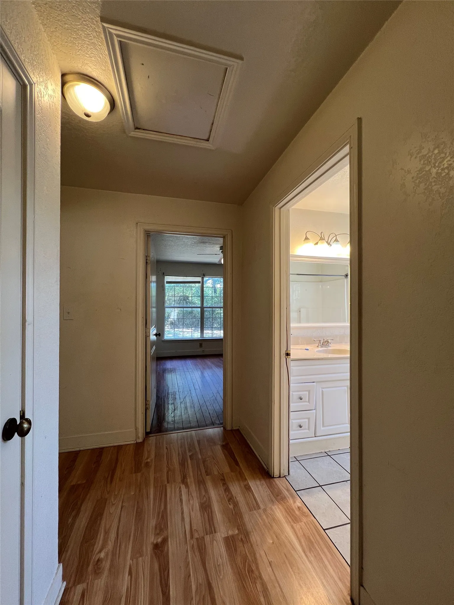 Single Family Residence For Rent in Erath County , 305 EAST ROAD, Stephenville, Texas 76401, 2 Bedroom, 1 Bathroom, Garage spaces, 971 Sqft, built in 1939, mls#21388289, Real Estate Agent in Stephenville, Homes For Rent in Erath county, Homes For Rent in Stephenville, Realtor in Stephenville Texas, Real Estate Brokerage Independent Realty Texas, Luminita Cordes Realtor