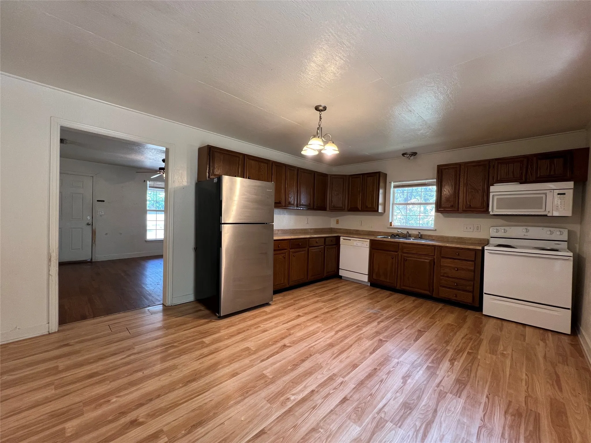 Single Family Residence For Rent in Erath County , 305 EAST ROAD, Stephenville, Texas 76401, 2 Bedroom, 1 Bathroom, Garage spaces, 971 Sqft, built in 1939, mls#21388289, Real Estate Agent in Stephenville, Homes For Rent in Erath county, Homes For Rent in Stephenville, Realtor in Stephenville Texas, Real Estate Brokerage Independent Realty Texas, Luminita Cordes Realtor