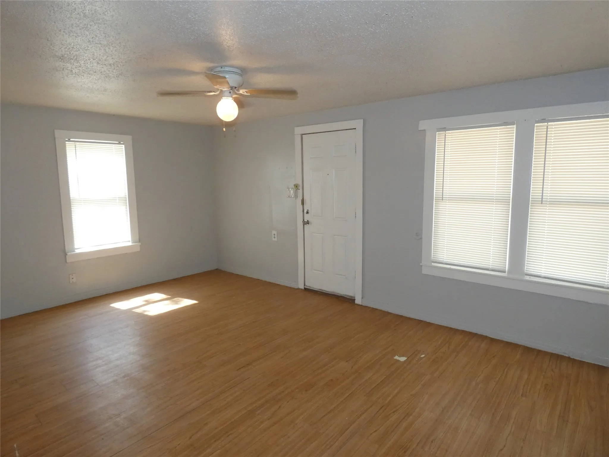 Single Family Residence For Rent in Taylor County , 1241 Houston Street, Abilene, Texas 79601, 3 Bedroom, 2 Bathroom, Garage spaces, 1,296 Sqft, built in 1952, mls#21388300, Real Estate Agent in Abilene, Homes For Rent in Taylor county, Homes For Rent in Abilene, Realtor in Abilene Texas, Real Estate Brokerage Independent Realty Texas, Luminita Cordes Realtor