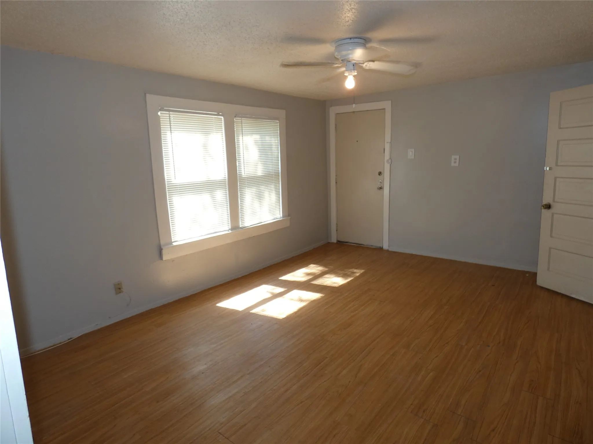 Single Family Residence For Rent in Taylor County , 1241 Houston Street, Abilene, Texas 79601, 3 Bedroom, 2 Bathroom, Garage spaces, 1,296 Sqft, built in 1952, mls#21388300, Real Estate Agent in Abilene, Homes For Rent in Taylor county, Homes For Rent in Abilene, Realtor in Abilene Texas, Real Estate Brokerage Independent Realty Texas, Luminita Cordes Realtor