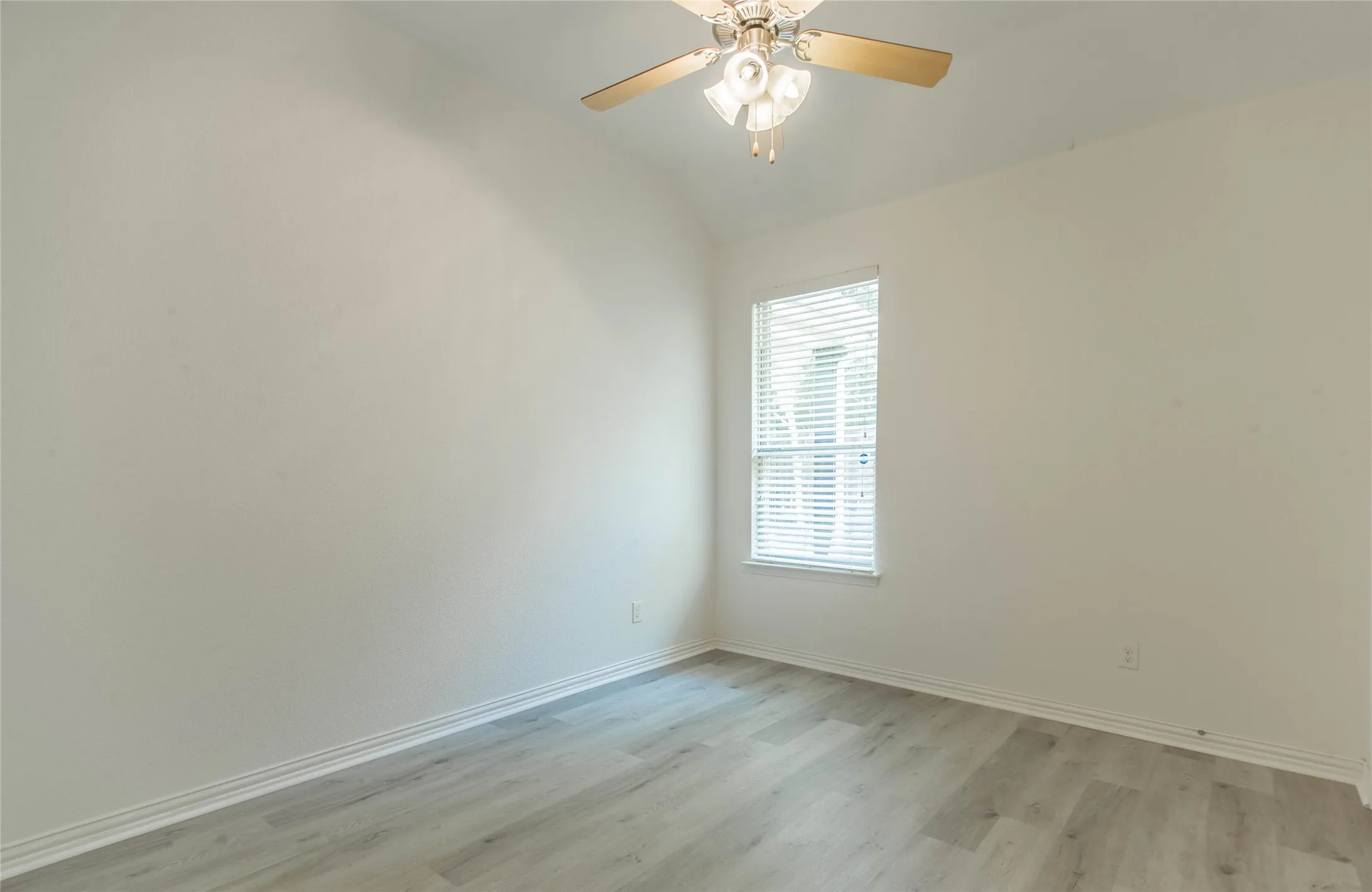 Single Family Residence For Rent in Collin County , 1404 Suttonview Drive, Mc Kinney, Texas 75071, 4 Bedroom, 2 Bathroom, 2 Garage spaces, 2,045 Sqft, built in 2016, mls#21388261, Real Estate Agent in Mc Kinney, Homes For Rent in Collin county, Homes For Rent in Mc Kinney, Realtor in Mc Kinney Texas, Real Estate Brokerage Independent Realty Texas, Luminita Cordes Realtor