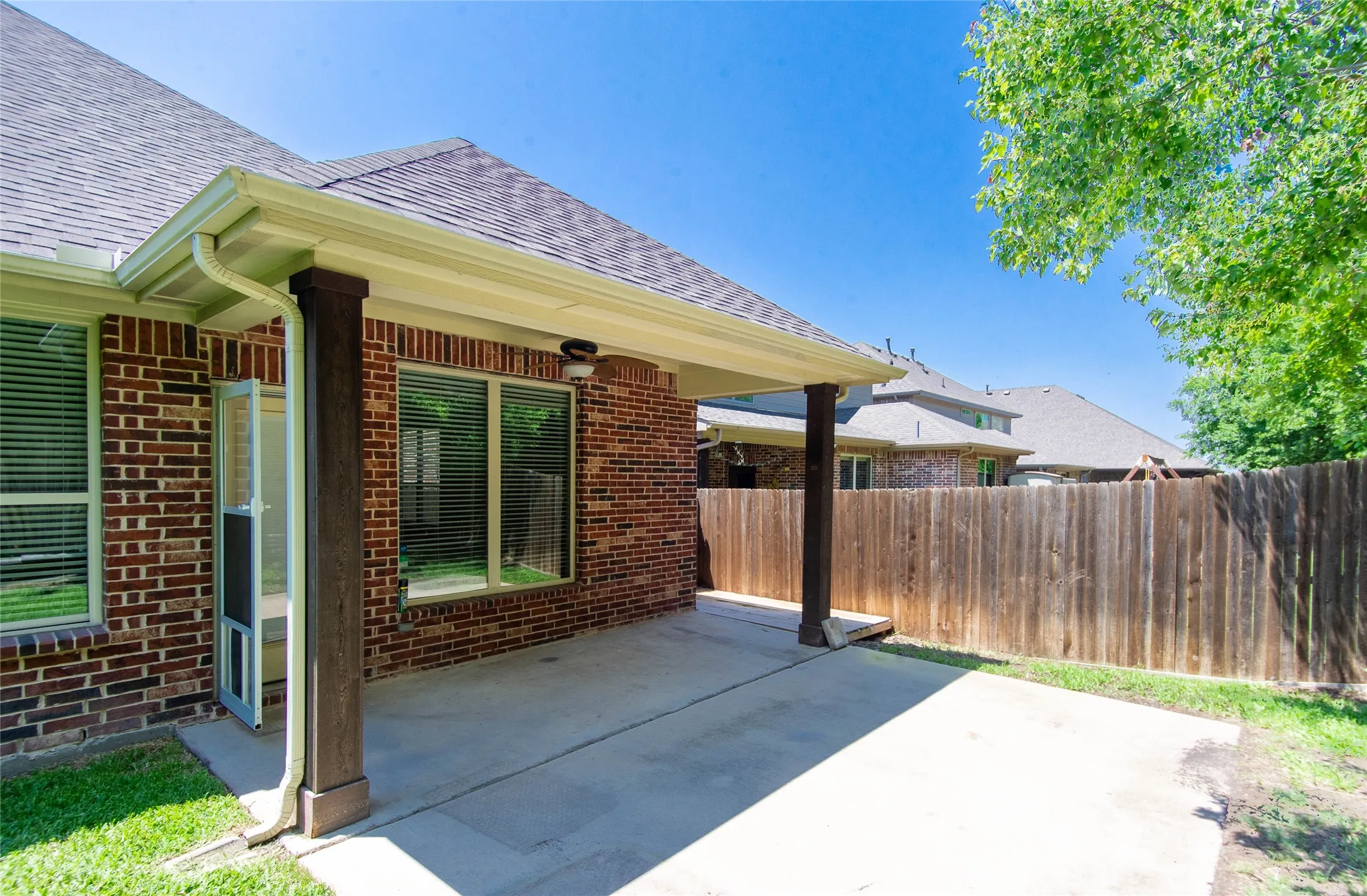 Single Family Residence For Rent in Collin County , 1404 Suttonview Drive, Mc Kinney, Texas 75071, 4 Bedroom, 2 Bathroom, 2 Garage spaces, 2,045 Sqft, built in 2016, mls#21388261, Real Estate Agent in Mc Kinney, Homes For Rent in Collin county, Homes For Rent in Mc Kinney, Realtor in Mc Kinney Texas, Real Estate Brokerage Independent Realty Texas, Luminita Cordes Realtor