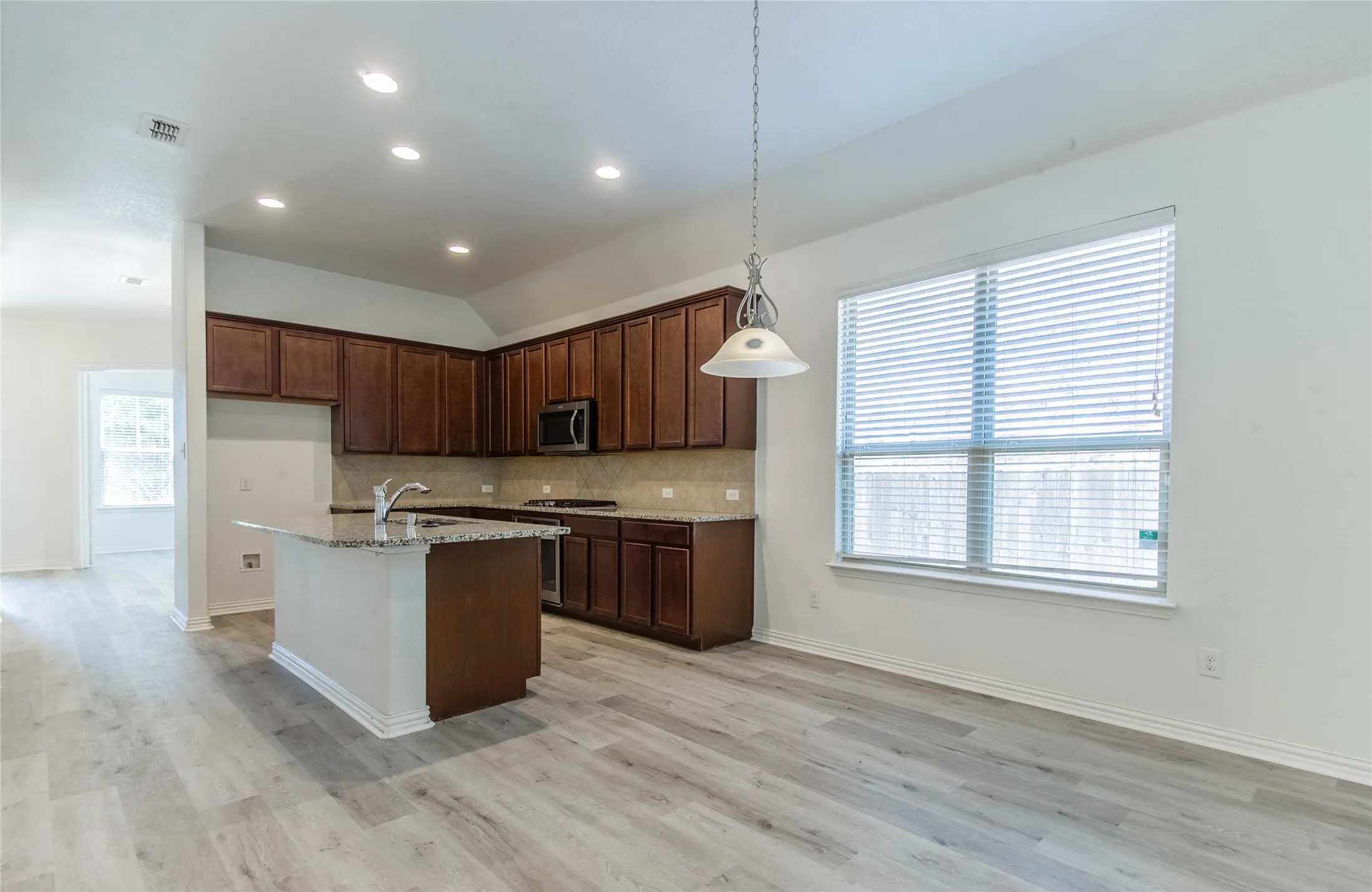 Single Family Residence For Rent in Collin County , 1404 Suttonview Drive, Mc Kinney, Texas 75071, 4 Bedroom, 2 Bathroom, 2 Garage spaces, 2,045 Sqft, built in 2016, mls#21388261, Real Estate Agent in Mc Kinney, Homes For Rent in Collin county, Homes For Rent in Mc Kinney, Realtor in Mc Kinney Texas, Real Estate Brokerage Independent Realty Texas, Luminita Cordes Realtor