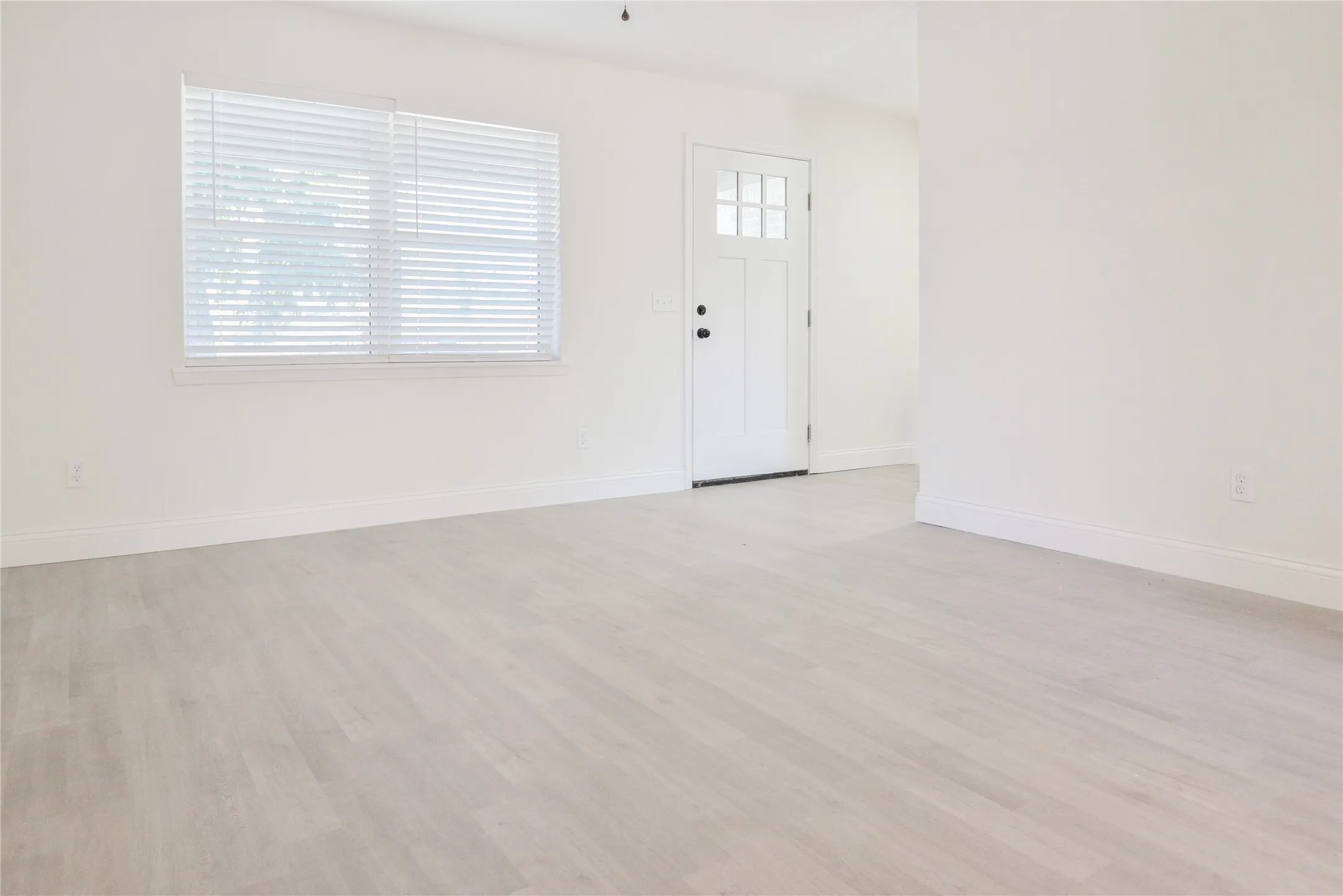 Single Family Residence For Rent in Rockwall County , 508 Rogers Way, Rockwall, Texas 75087, 3 Bedroom, 2 Bathroom, 2 Garage spaces, 1,354 Sqft, built in 1965, mls#21386258, Real Estate Agent in Rockwall, Homes For Rent in Rockwall county, Homes For Rent in Rockwall, Realtor in Rockwall Texas, Real Estate Brokerage Independent Realty Texas, Luminita Cordes Realtor
