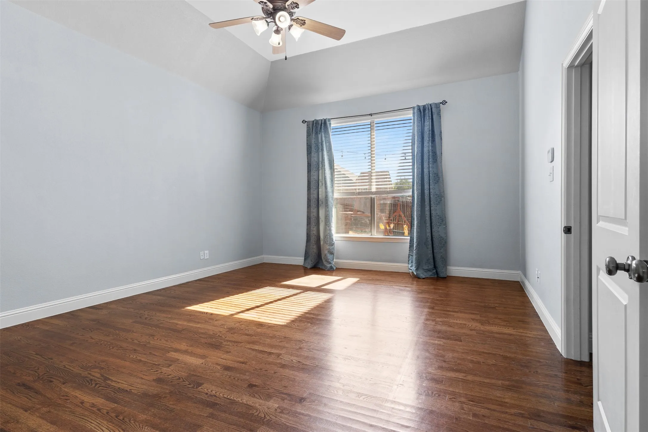 Single Family Residence For Sale in Tarrant County , 221 Tipperary Drive, Keller, Texas 76248, 4 Bedroom, 4 Bathroom, 3 Garage spaces, 3,888 Sqft, built in 2007, mls#21386926, Real Estate Agent in Keller, Homes For Sale in Tarrant county, Homes For Sale in Keller, Realtor in Keller Texas, Real Estate Brokerage Independent Realty Texas, Luminita Cordes Realtor