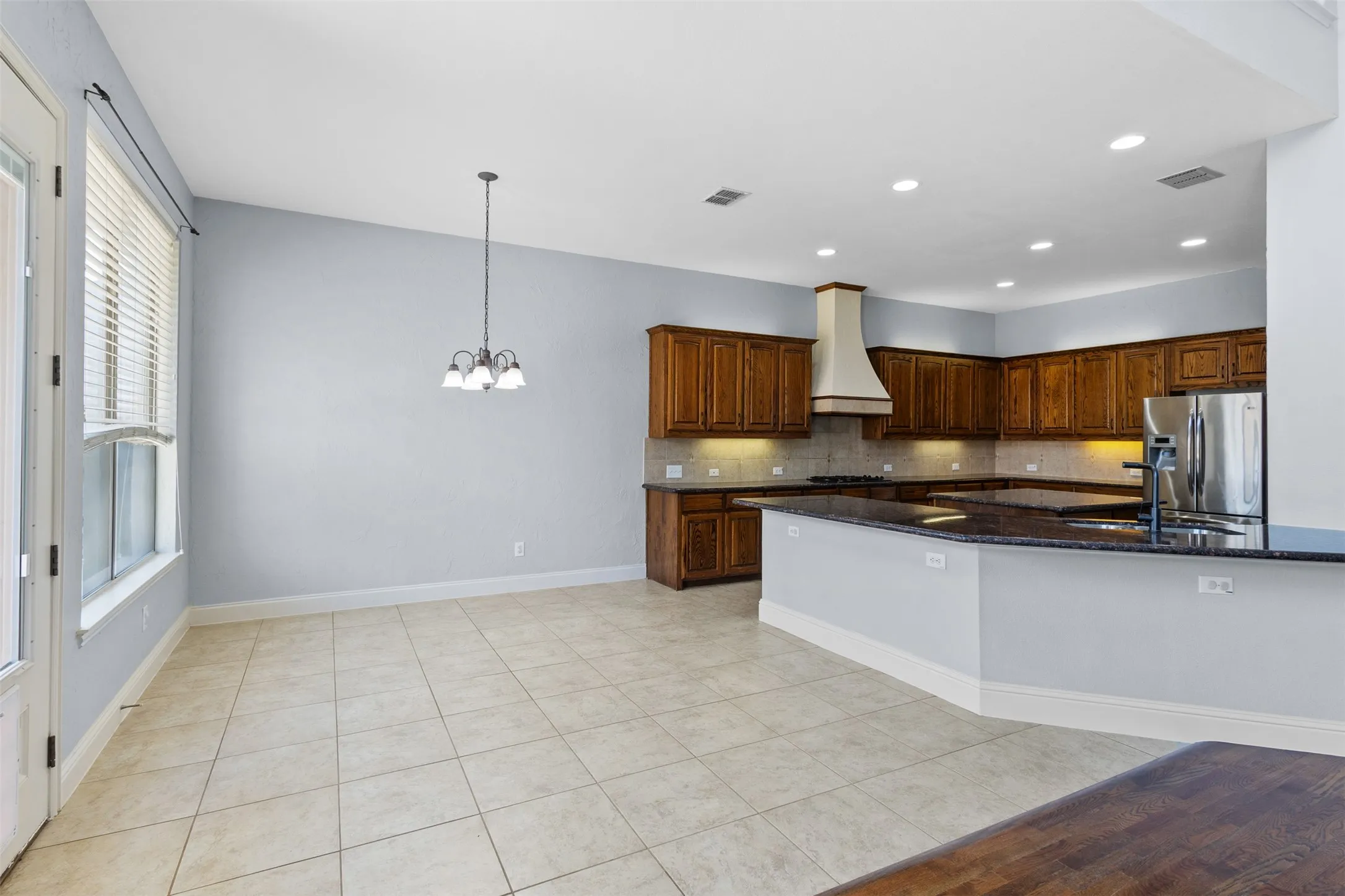 Single Family Residence For Sale in Tarrant County , 221 Tipperary Drive, Keller, Texas 76248, 4 Bedroom, 4 Bathroom, 3 Garage spaces, 3,888 Sqft, built in 2007, mls#21386926, Real Estate Agent in Keller, Homes For Sale in Tarrant county, Homes For Sale in Keller, Realtor in Keller Texas, Real Estate Brokerage Independent Realty Texas, Luminita Cordes Realtor