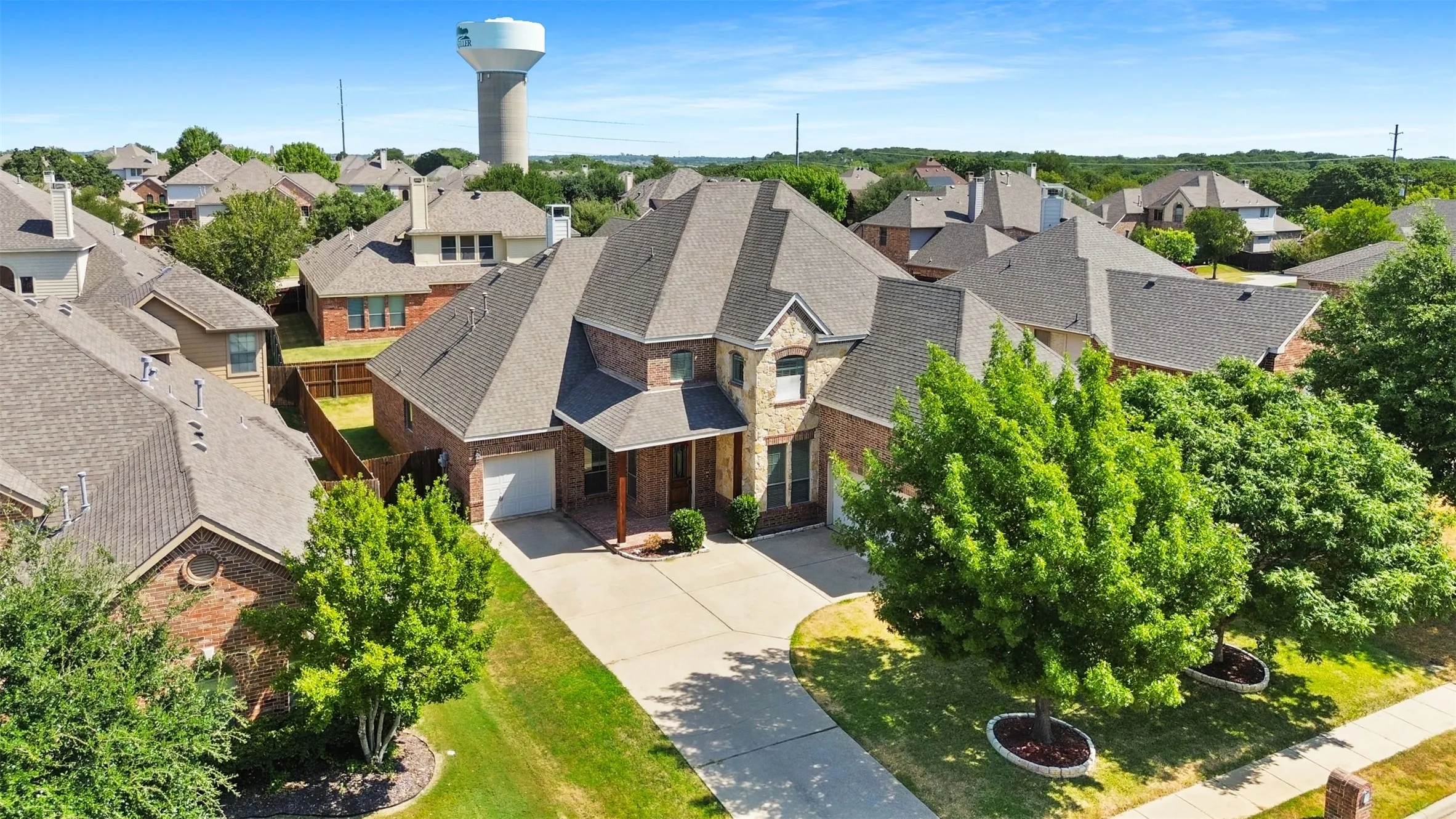 Single Family Residence For Sale in Tarrant County , 221 Tipperary Drive, Keller, Texas 76248, 4 Bedroom, 4 Bathroom, 3 Garage spaces, 3,888 Sqft, built in 2007, mls#21386926, Real Estate Agent in Keller, Homes For Sale in Tarrant county, Homes For Sale in Keller, Realtor in Keller Texas, Real Estate Brokerage Independent Realty Texas, Luminita Cordes Realtor