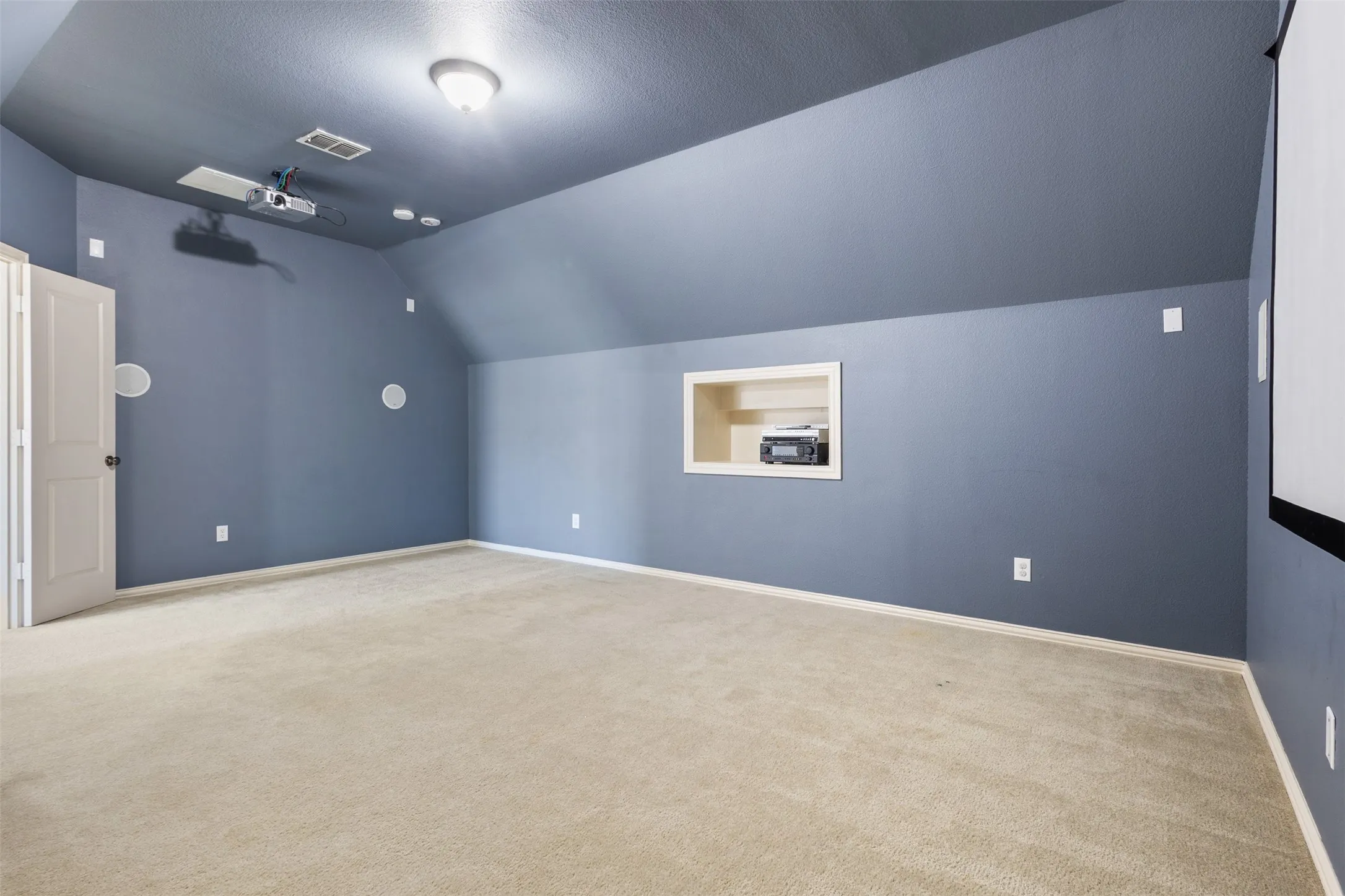 Single Family Residence For Sale in Tarrant County , 221 Tipperary Drive, Keller, Texas 76248, 4 Bedroom, 4 Bathroom, 3 Garage spaces, 3,888 Sqft, built in 2007, mls#21386926, Real Estate Agent in Keller, Homes For Sale in Tarrant county, Homes For Sale in Keller, Realtor in Keller Texas, Real Estate Brokerage Independent Realty Texas, Luminita Cordes Realtor