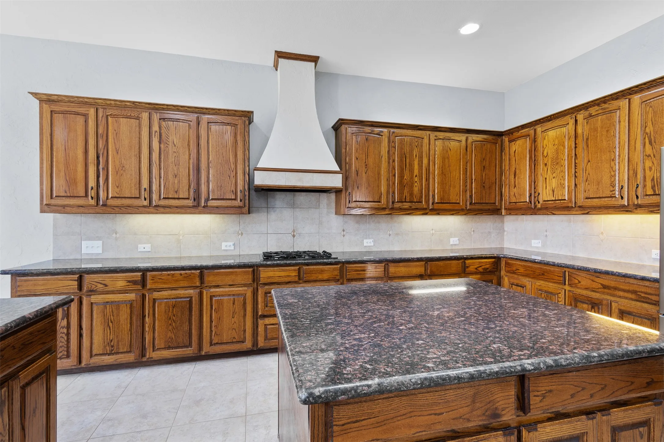 Single Family Residence For Sale in Tarrant County , 221 Tipperary Drive, Keller, Texas 76248, 4 Bedroom, 4 Bathroom, 3 Garage spaces, 3,888 Sqft, built in 2007, mls#21386926, Real Estate Agent in Keller, Homes For Sale in Tarrant county, Homes For Sale in Keller, Realtor in Keller Texas, Real Estate Brokerage Independent Realty Texas, Luminita Cordes Realtor