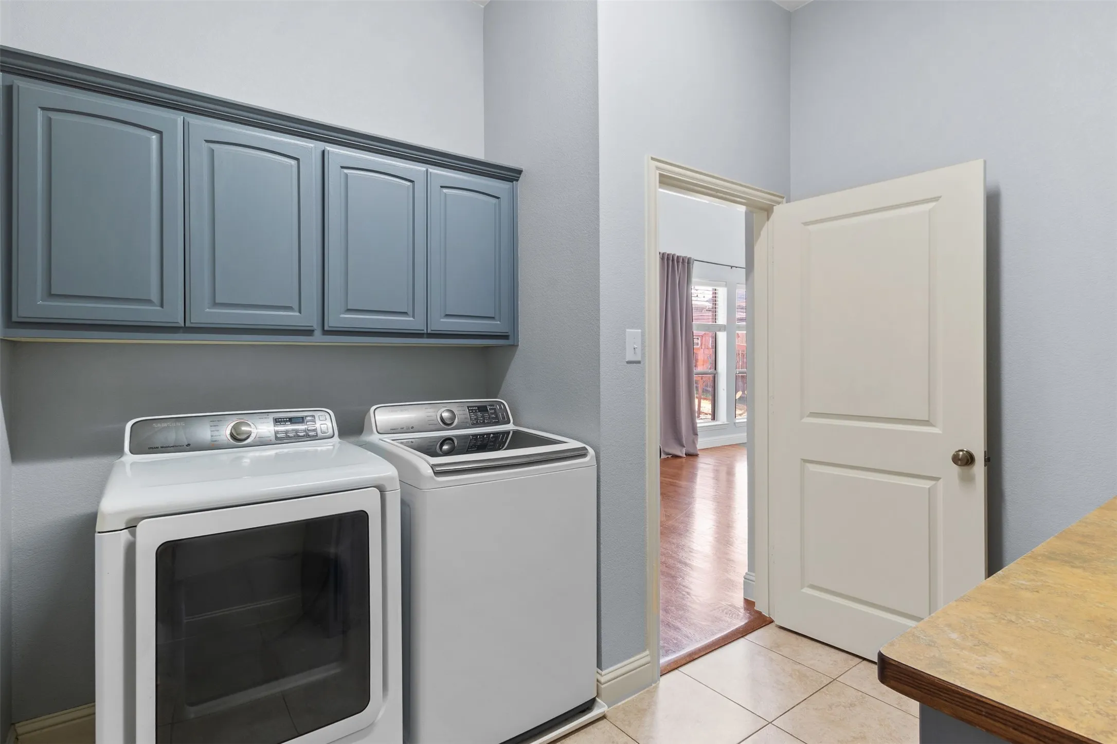 Single Family Residence For Sale in Tarrant County , 221 Tipperary Drive, Keller, Texas 76248, 4 Bedroom, 4 Bathroom, 3 Garage spaces, 3,888 Sqft, built in 2007, mls#21386926, Real Estate Agent in Keller, Homes For Sale in Tarrant county, Homes For Sale in Keller, Realtor in Keller Texas, Real Estate Brokerage Independent Realty Texas, Luminita Cordes Realtor